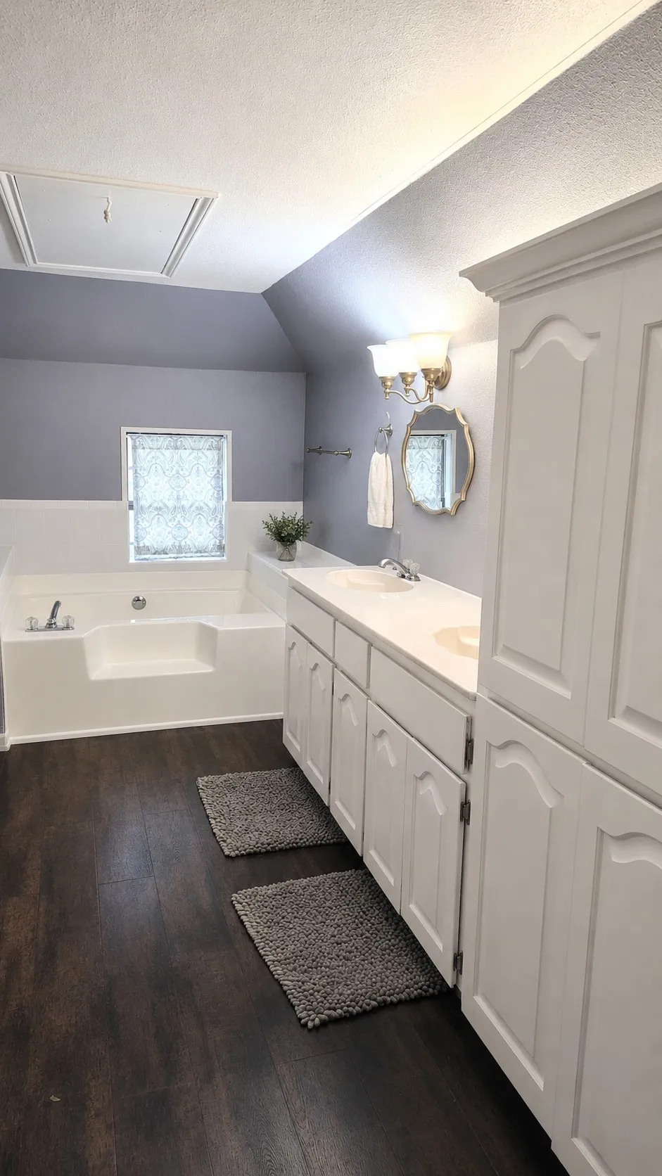 Upstairs primary bathroom