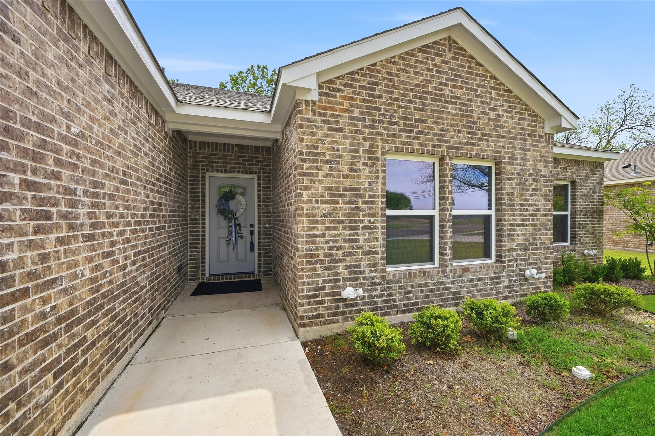  Come on In, all Landscaped Nice Brick Custom Home
