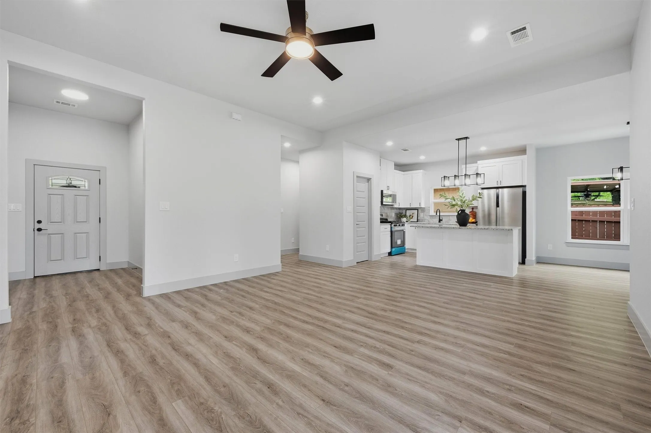 Single Family Residence For Sale in Grayson County , 1015 Holiday, Sherman, Texas 75090, 4 Bedroom, 3 Bathroom, 2 Garage spaces, 1,843 Sqft, built in 2025, mls#21234060, Real Estate Agent in Sherman, Homes For Sale in Grayson county, Homes For Sale in Sherman, Realtor in Sherman Texas, Real Estate Brokerage Independent Realty Texas, Luminita Cordes Realtor