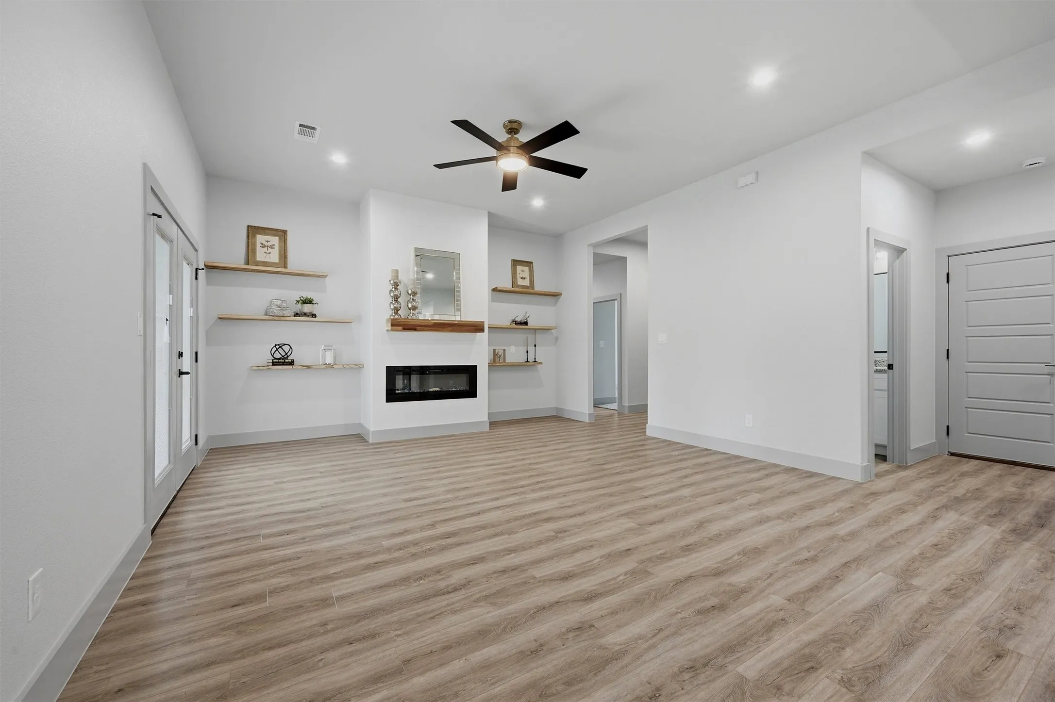 Single Family Residence For Sale in Grayson County , 1015 Holiday, Sherman, Texas 75090, 4 Bedroom, 3 Bathroom, 2 Garage spaces, 1,843 Sqft, built in 2025, mls#21234060, Real Estate Agent in Sherman, Homes For Sale in Grayson county, Homes For Sale in Sherman, Realtor in Sherman Texas, Real Estate Brokerage Independent Realty Texas, Luminita Cordes Realtor