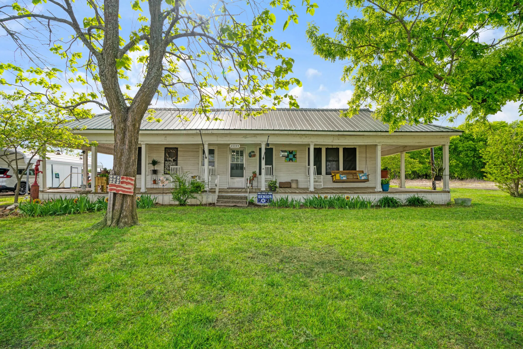 Single Family Residence For Sale in Lamar County , 25099 Farm Road 137, Petty, Texas 75470, 3 Bedroom, 2 Bathroom, Garage spaces, 1,400 Sqft, built in 1900, Unknown, mls#21234044, Real Estate Agent in Petty, Homes For Sale in Lamar county, Homes For Sale in Petty, Realtor in Petty Texas, Real Estate Brokerage Independent Realty Texas, Luminita Cordes Realtor