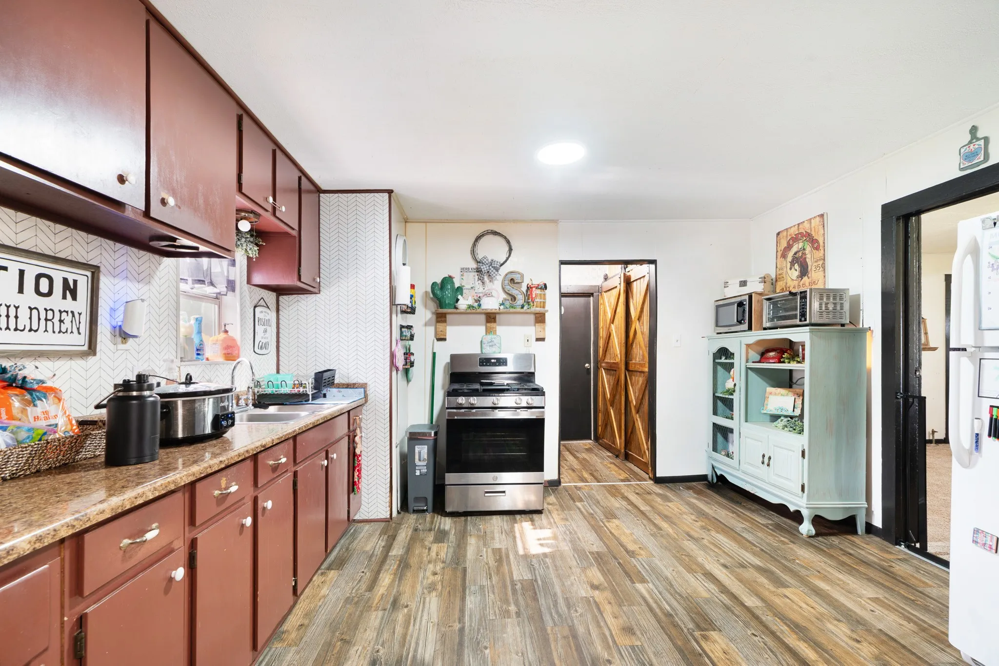 Single Family Residence For Sale in Lamar County , 25099 Farm Road 137, Petty, Texas 75470, 3 Bedroom, 2 Bathroom, Garage spaces, 1,400 Sqft, built in 1900, Unknown, mls#21234044, Real Estate Agent in Petty, Homes For Sale in Lamar county, Homes For Sale in Petty, Realtor in Petty Texas, Real Estate Brokerage Independent Realty Texas, Luminita Cordes Realtor