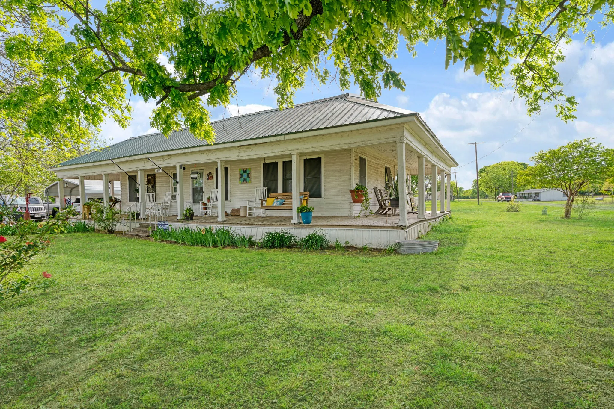 Single Family Residence For Sale in Lamar County , 25099 Farm Road 137, Petty, Texas 75470, 3 Bedroom, 2 Bathroom, Garage spaces, 1,400 Sqft, built in 1900, Unknown, mls#21234044, Real Estate Agent in Petty, Homes For Sale in Lamar county, Homes For Sale in Petty, Realtor in Petty Texas, Real Estate Brokerage Independent Realty Texas, Luminita Cordes Realtor