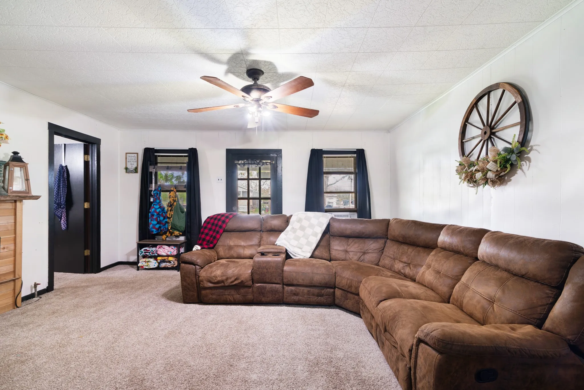 Single Family Residence For Sale in Lamar County , 25099 Farm Road 137, Petty, Texas 75470, 3 Bedroom, 2 Bathroom, Garage spaces, 1,400 Sqft, built in 1900, Unknown, mls#21234044, Real Estate Agent in Petty, Homes For Sale in Lamar county, Homes For Sale in Petty, Realtor in Petty Texas, Real Estate Brokerage Independent Realty Texas, Luminita Cordes Realtor