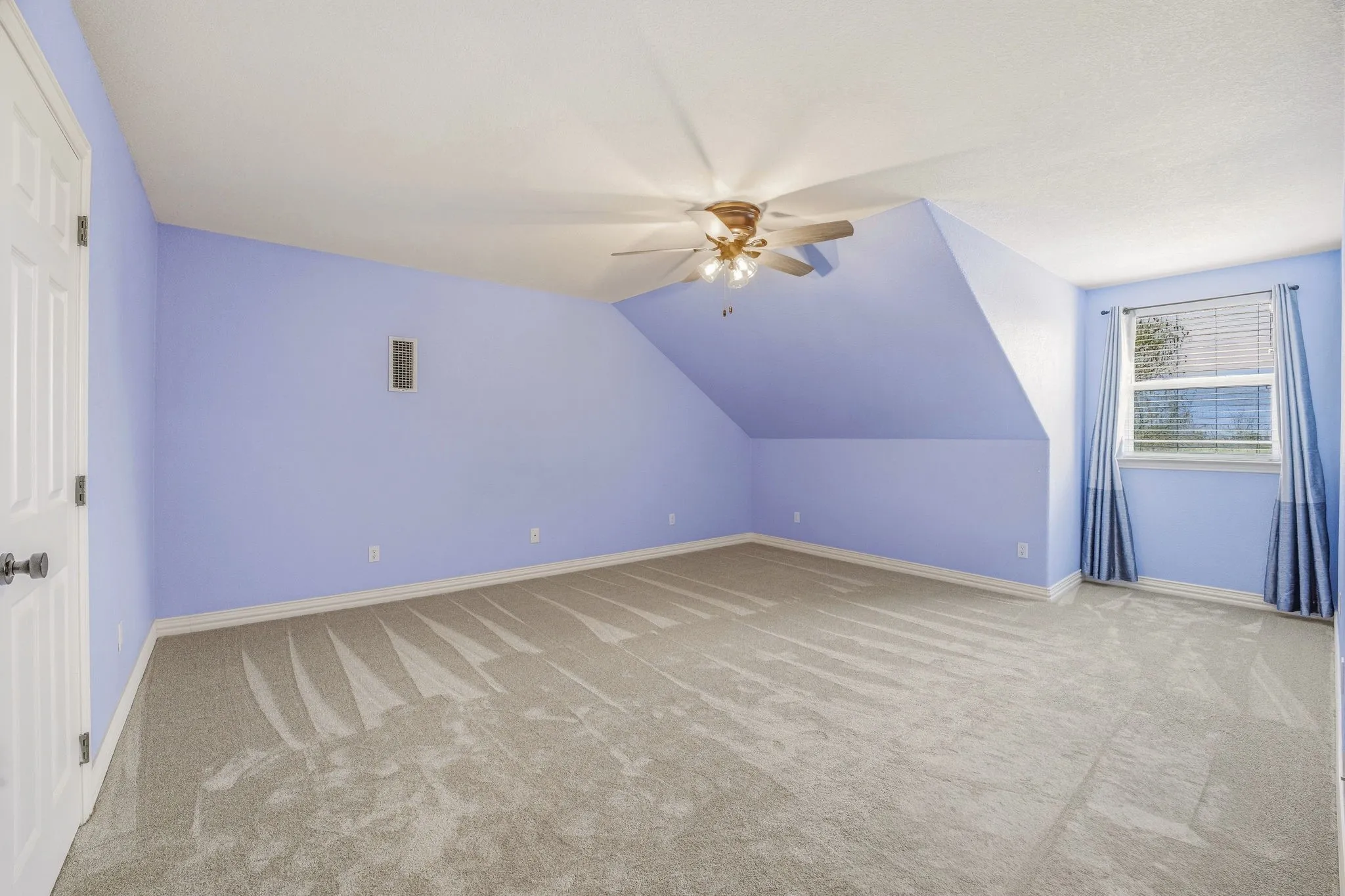 Single Family Residence For Sale in Hood County , 2450 Wood Road, Tolar, Texas 76476, 5 Bedroom, 3 Bathroom, 2 Garage spaces, 3,544 Sqft, built in 2005, Preowned, Price $1,420,000, mls#21233892, Real Estate Agent in Tolar, Homes For Sale in Hood county, Homes For Sale in Tolar, Realtor in Tolar Texas, Real Estate Brokerage Independent Realty Texas, Luminita Cordes Realtor