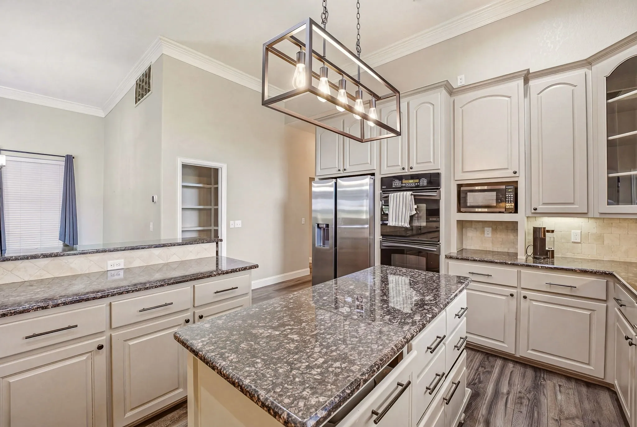 Single Family Residence For Sale in Hood County , 2450 Wood Road, Tolar, Texas 76476, 5 Bedroom, 3 Bathroom, 2 Garage spaces, 3,544 Sqft, built in 2005, Preowned, Price $1,420,000, mls#21233892, Real Estate Agent in Tolar, Homes For Sale in Hood county, Homes For Sale in Tolar, Realtor in Tolar Texas, Real Estate Brokerage Independent Realty Texas, Luminita Cordes Realtor