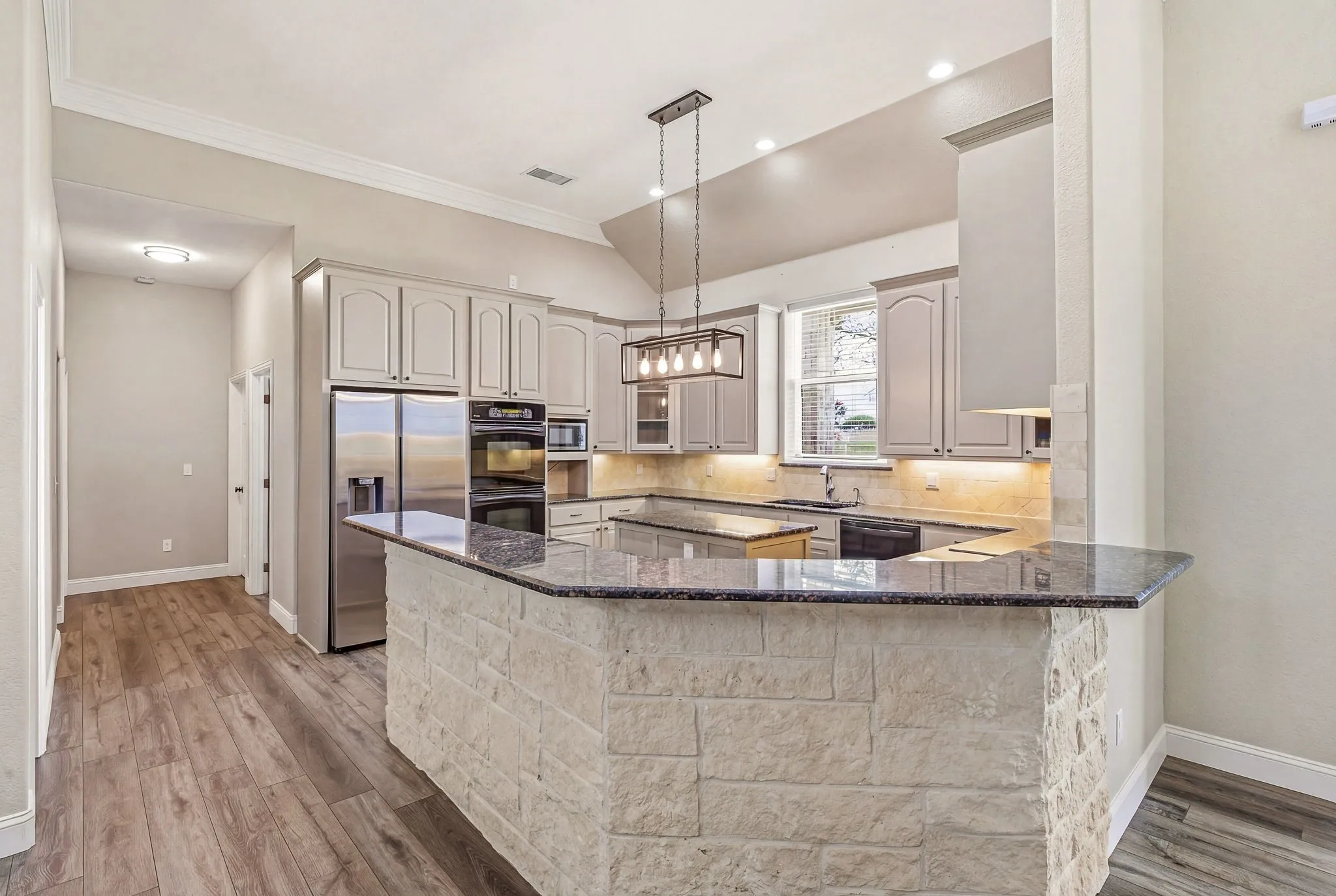 Single Family Residence For Sale in Hood County , 2450 Wood Road, Tolar, Texas 76476, 5 Bedroom, 3 Bathroom, 2 Garage spaces, 3,544 Sqft, built in 2005, Preowned, Price $1,420,000, mls#21233892, Real Estate Agent in Tolar, Homes For Sale in Hood county, Homes For Sale in Tolar, Realtor in Tolar Texas, Real Estate Brokerage Independent Realty Texas, Luminita Cordes Realtor