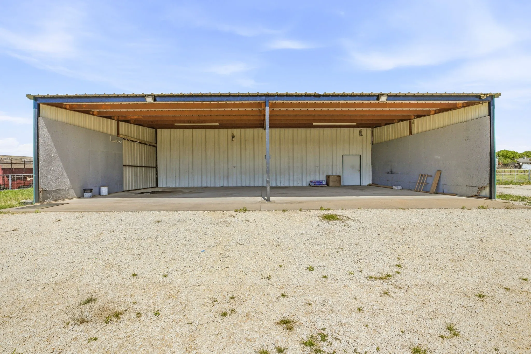 Single Family Residence For Sale in Hood County , 2450 Wood Road, Tolar, Texas 76476, 5 Bedroom, 3 Bathroom, 2 Garage spaces, 3,544 Sqft, built in 2005, Preowned, Price $1,420,000, mls#21233892, Real Estate Agent in Tolar, Homes For Sale in Hood county, Homes For Sale in Tolar, Realtor in Tolar Texas, Real Estate Brokerage Independent Realty Texas, Luminita Cordes Realtor