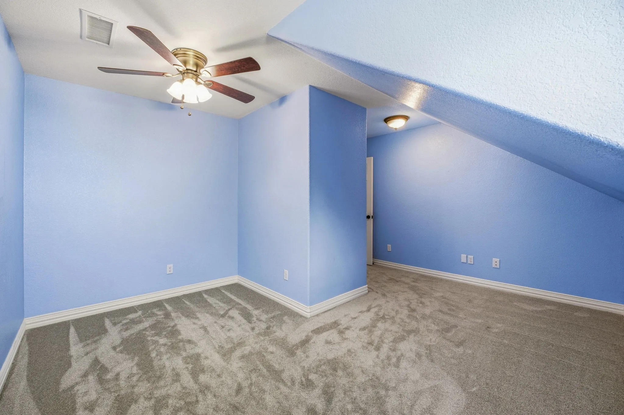 Single Family Residence For Sale in Hood County , 2450 Wood Road, Tolar, Texas 76476, 5 Bedroom, 3 Bathroom, 2 Garage spaces, 3,544 Sqft, built in 2005, Preowned, Price $1,420,000, mls#21233892, Real Estate Agent in Tolar, Homes For Sale in Hood county, Homes For Sale in Tolar, Realtor in Tolar Texas, Real Estate Brokerage Independent Realty Texas, Luminita Cordes Realtor