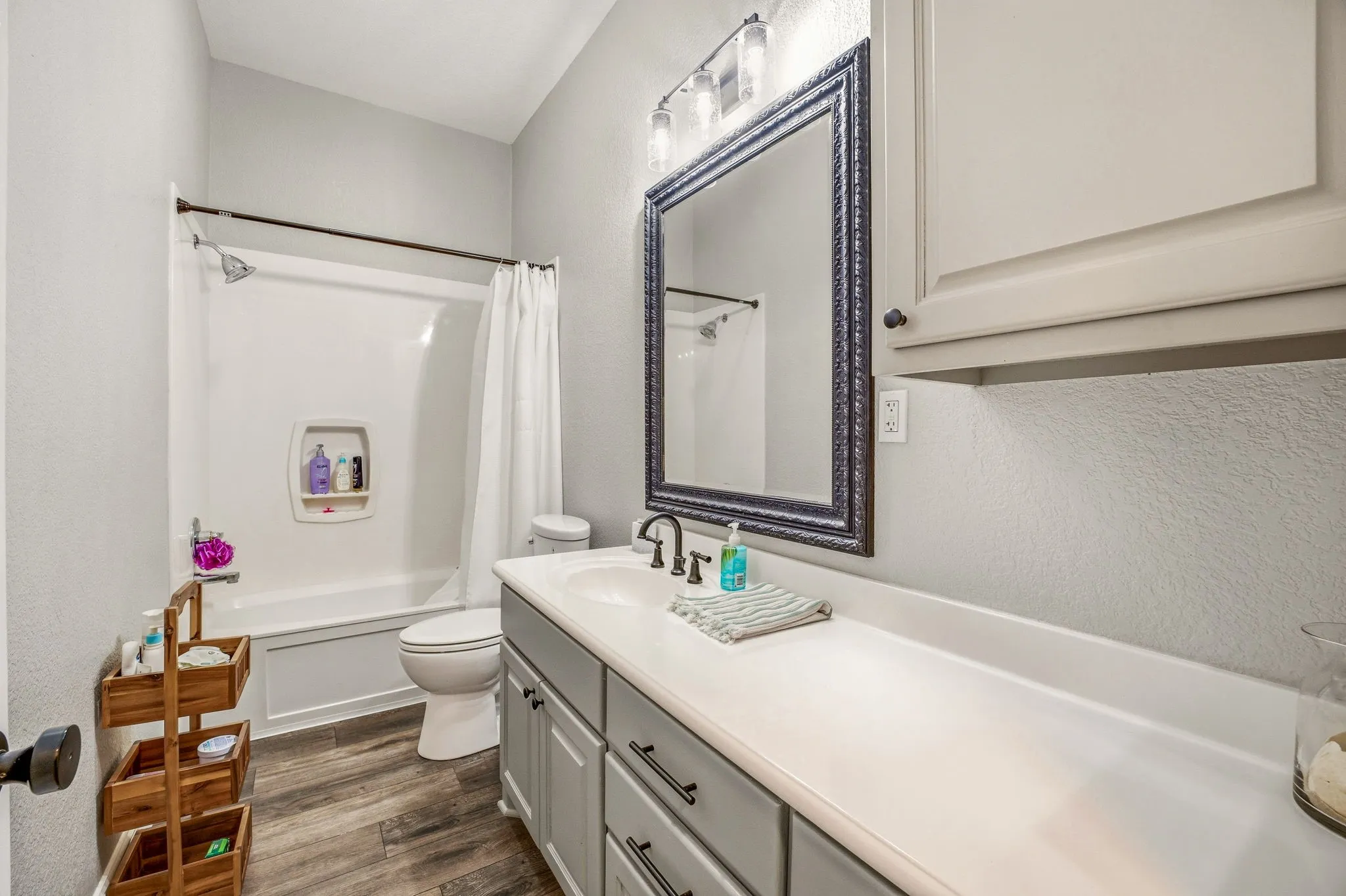 Single Family Residence For Sale in Hood County , 2450 Wood Road, Tolar, Texas 76476, 5 Bedroom, 3 Bathroom, 2 Garage spaces, 3,544 Sqft, built in 2005, Preowned, Price $1,420,000, mls#21233892, Real Estate Agent in Tolar, Homes For Sale in Hood county, Homes For Sale in Tolar, Realtor in Tolar Texas, Real Estate Brokerage Independent Realty Texas, Luminita Cordes Realtor