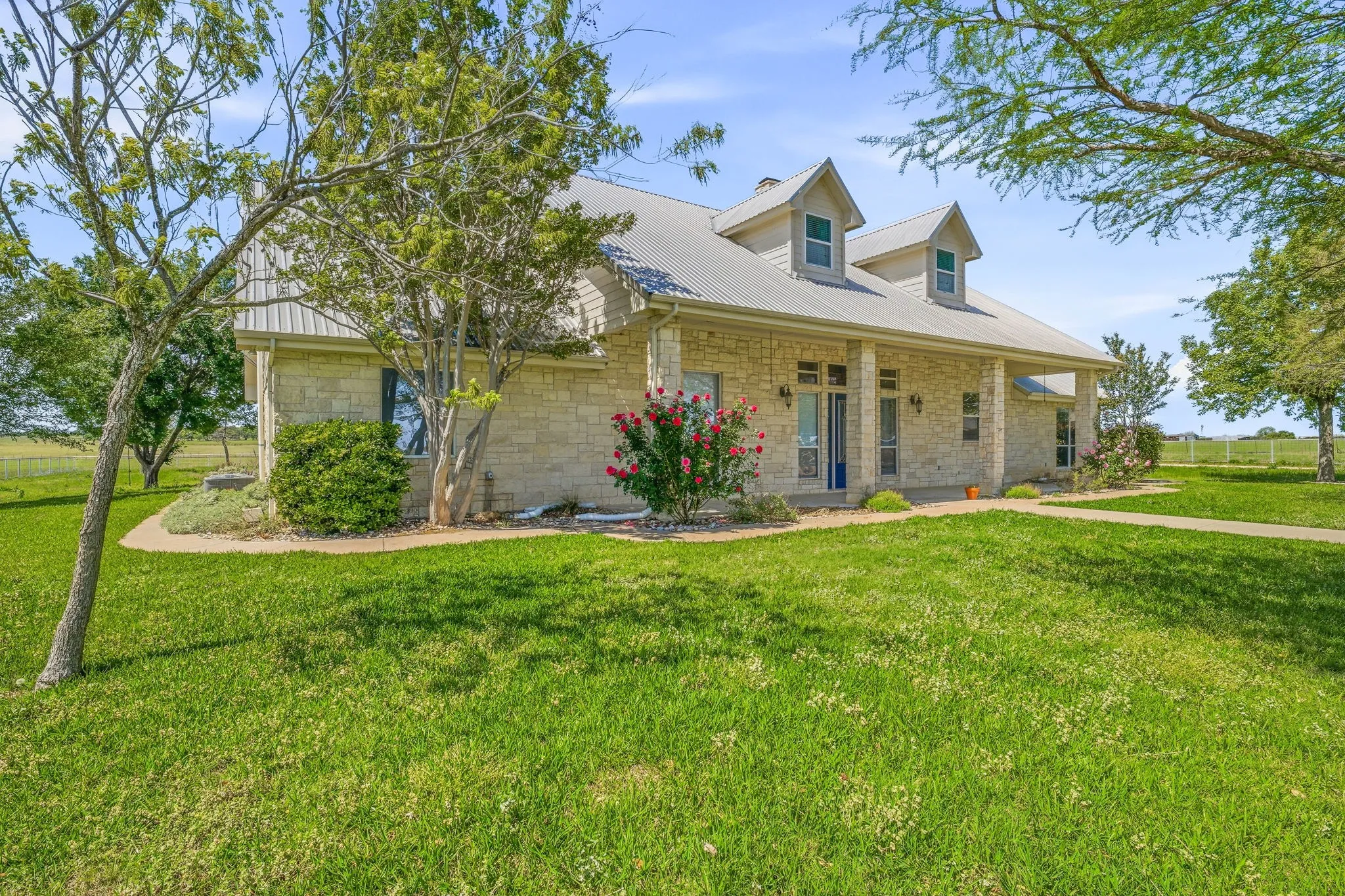 Single Family Residence For Sale in Hood County , 2450 Wood Road, Tolar, Texas 76476, 5 Bedroom, 3 Bathroom, 2 Garage spaces, 3,544 Sqft, built in 2005, Preowned, Price $1,420,000, mls#21233892, Real Estate Agent in Tolar, Homes For Sale in Hood county, Homes For Sale in Tolar, Realtor in Tolar Texas, Real Estate Brokerage Independent Realty Texas, Luminita Cordes Realtor