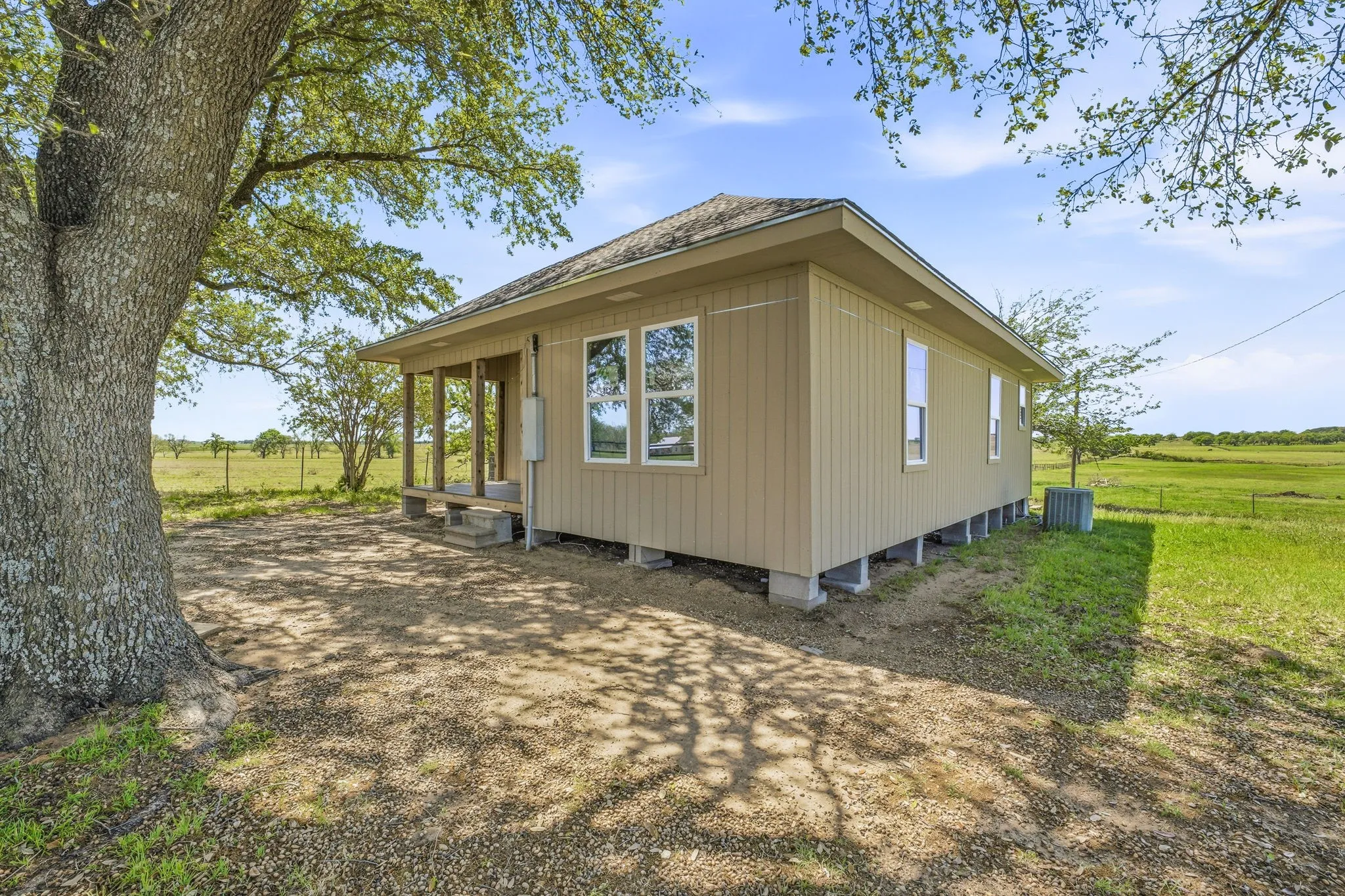 Single Family Residence For Sale in Hood County , 2450 Wood Road, Tolar, Texas 76476, 5 Bedroom, 3 Bathroom, 2 Garage spaces, 3,544 Sqft, built in 2005, Preowned, Price $1,420,000, mls#21233892, Real Estate Agent in Tolar, Homes For Sale in Hood county, Homes For Sale in Tolar, Realtor in Tolar Texas, Real Estate Brokerage Independent Realty Texas, Luminita Cordes Realtor