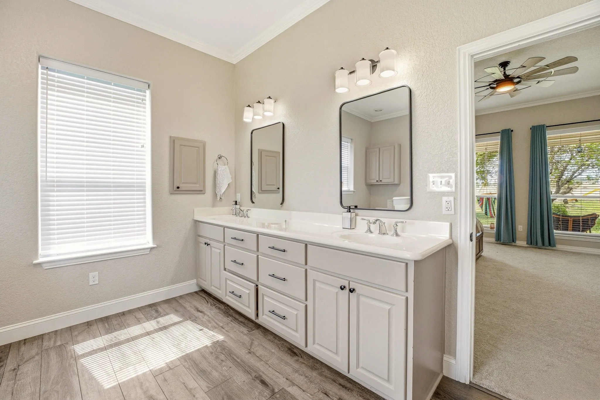 Single Family Residence For Sale in Hood County , 2450 Wood Road, Tolar, Texas 76476, 5 Bedroom, 3 Bathroom, 2 Garage spaces, 3,544 Sqft, built in 2005, Preowned, Price $1,420,000, mls#21233892, Real Estate Agent in Tolar, Homes For Sale in Hood county, Homes For Sale in Tolar, Realtor in Tolar Texas, Real Estate Brokerage Independent Realty Texas, Luminita Cordes Realtor