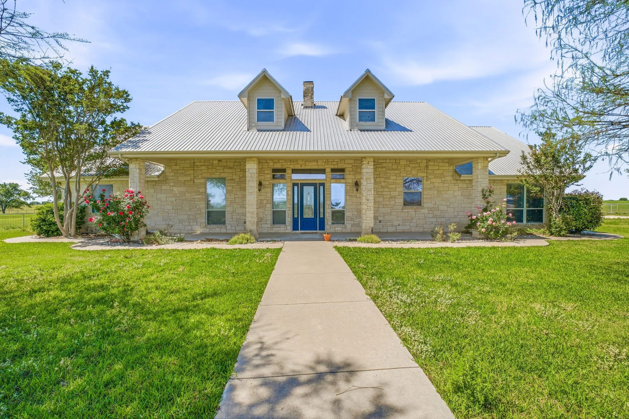 Single Family Residence For Sale in Hood County , 2450 Wood Road, Tolar, Texas 76476, 5 Bedroom, 3 Bathroom, 2 Garage spaces, 3,544 Sqft, built in 2005, Preowned, Price $1,420,000, mls#21233892, Real Estate Agent in Tolar, Homes For Sale in Hood county, Homes For Sale in Tolar, Realtor in Tolar Texas, Real Estate Brokerage Independent Realty Texas, Luminita Cordes Realtor