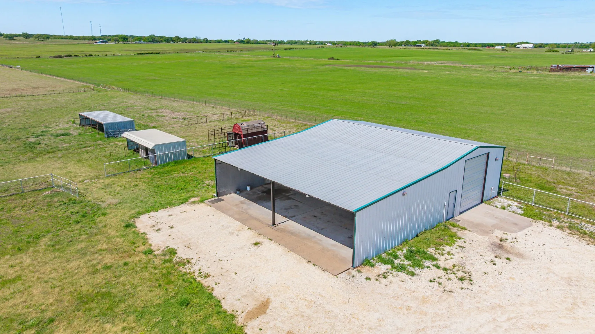 Single Family Residence For Sale in Hood County , 2450 Wood Road, Tolar, Texas 76476, 5 Bedroom, 3 Bathroom, 2 Garage spaces, 3,544 Sqft, built in 2005, Preowned, Price $1,420,000, mls#21233892, Real Estate Agent in Tolar, Homes For Sale in Hood county, Homes For Sale in Tolar, Realtor in Tolar Texas, Real Estate Brokerage Independent Realty Texas, Luminita Cordes Realtor