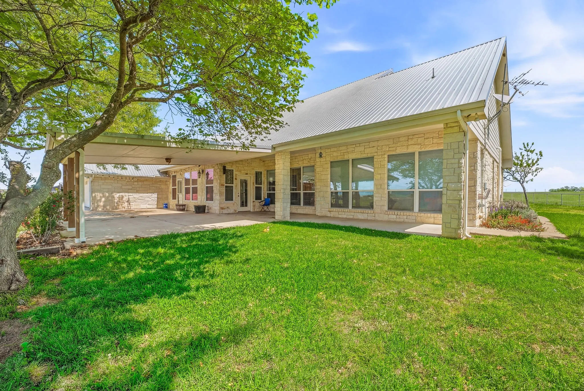 Single Family Residence For Sale in Hood County , 2450 Wood Road, Tolar, Texas 76476, 5 Bedroom, 3 Bathroom, 2 Garage spaces, 3,544 Sqft, built in 2005, Preowned, Price $1,420,000, mls#21233892, Real Estate Agent in Tolar, Homes For Sale in Hood county, Homes For Sale in Tolar, Realtor in Tolar Texas, Real Estate Brokerage Independent Realty Texas, Luminita Cordes Realtor