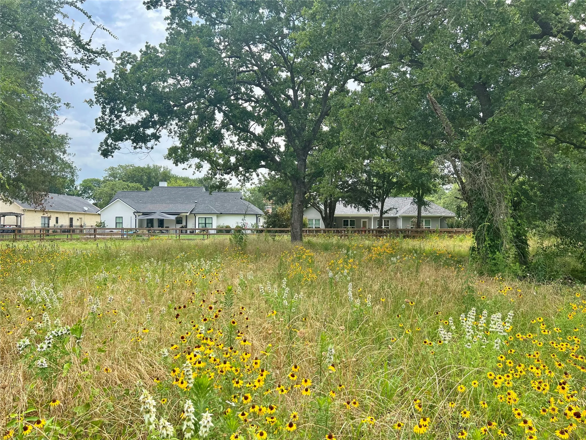 Unimproved Land For Sale in Kaufman County , 711 Clubview Drive, Mabank, Texas 75143, 0, 0, Garage spaces, 0 Sqft, built in 0, mls#21234110, Real Estate Agent in Mabank, Homes For Sale in Kaufman county, Homes For Sale in Mabank, Realtor in Mabank Texas, Real Estate Brokerage Independent Realty Texas, Luminita Cordes Realtor