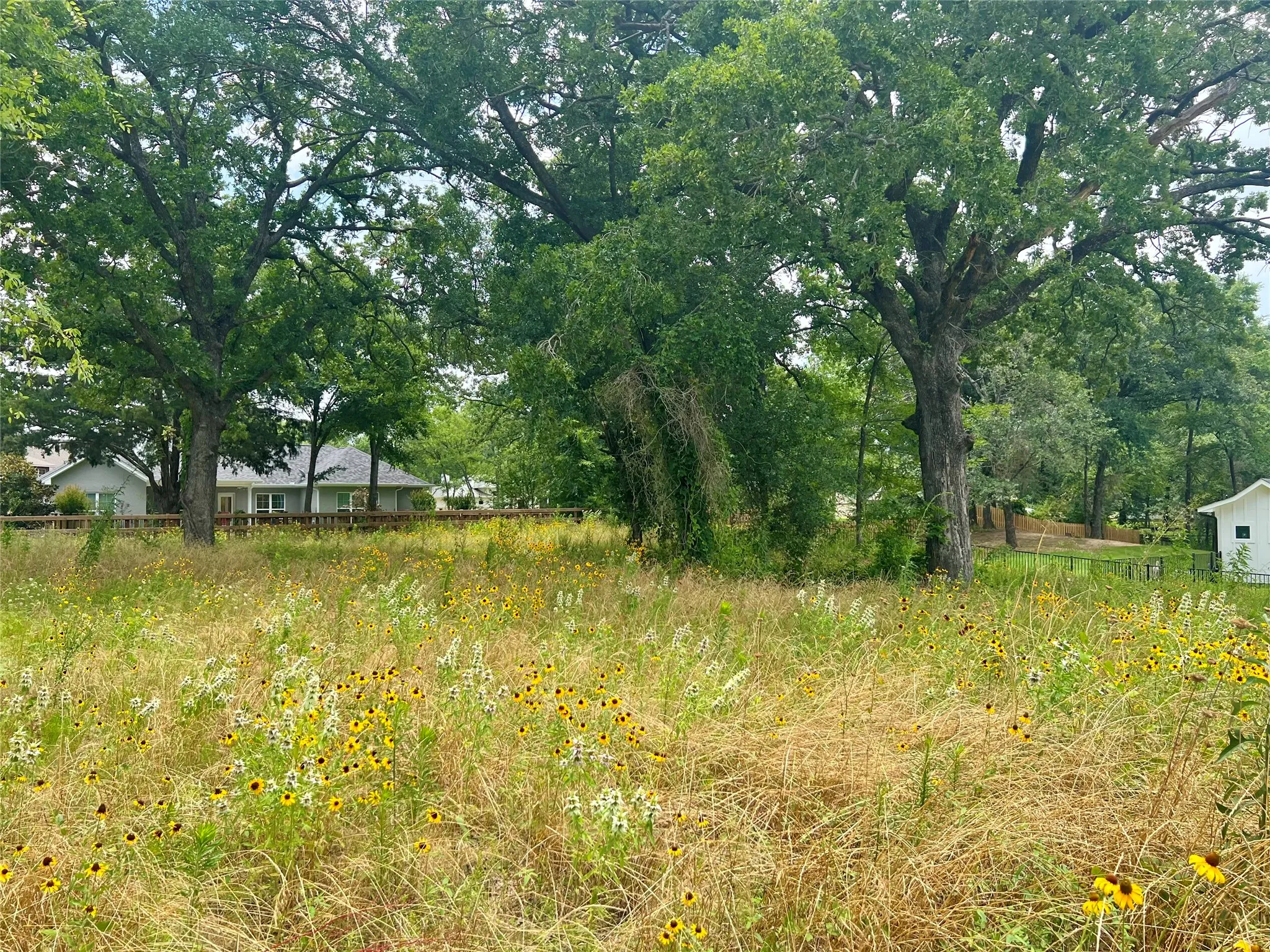 Unimproved Land For Sale in Kaufman County , 711 Clubview Drive, Mabank, Texas 75143, 0, 0, Garage spaces, 0 Sqft, built in 0, mls#21234110, Real Estate Agent in Mabank, Homes For Sale in Kaufman county, Homes For Sale in Mabank, Realtor in Mabank Texas, Real Estate Brokerage Independent Realty Texas, Luminita Cordes Realtor