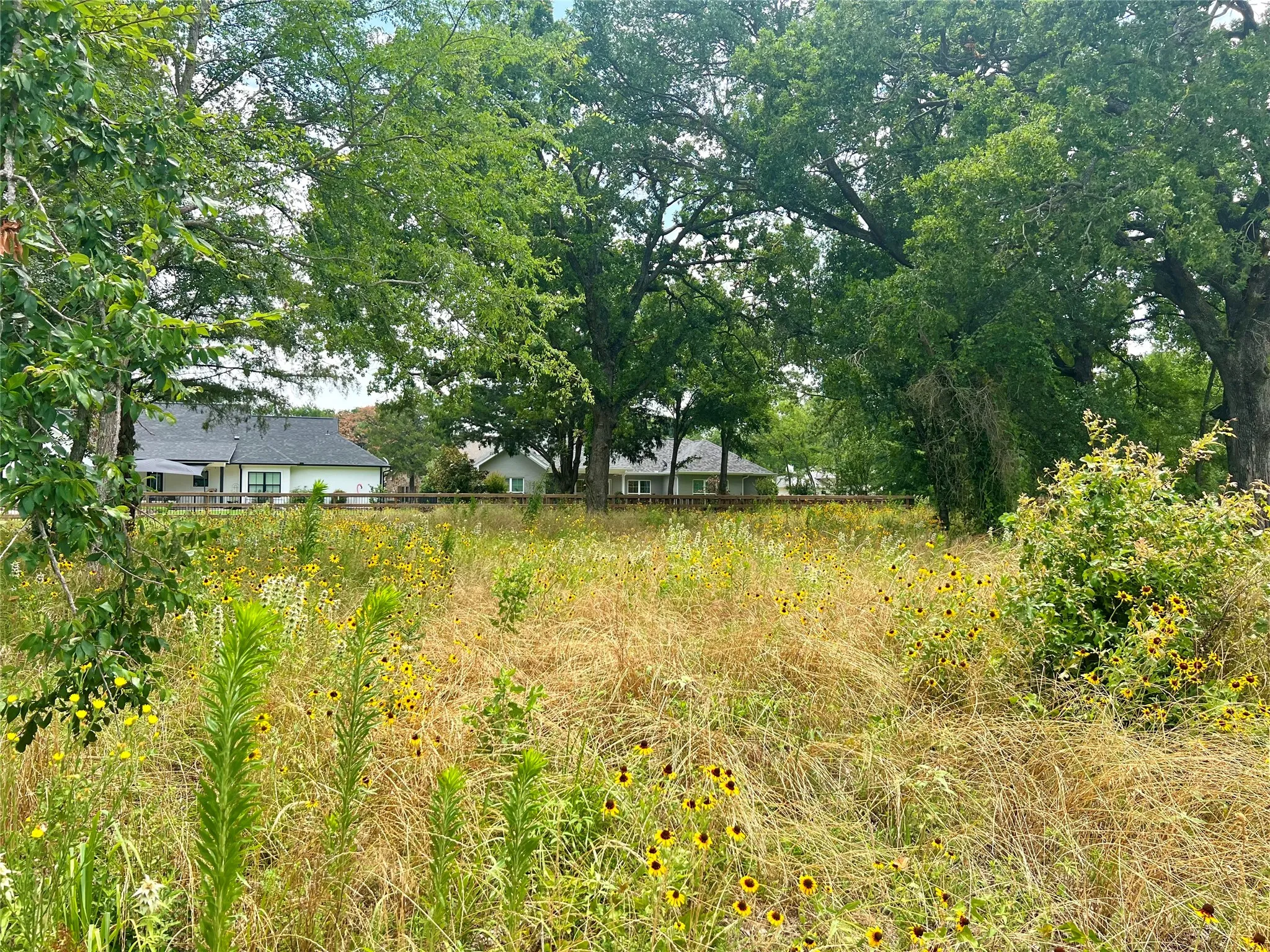 Unimproved Land For Sale in Kaufman County , 711 Clubview Drive, Mabank, Texas 75143, 0, 0, Garage spaces, 0 Sqft, built in 0, mls#21234110, Real Estate Agent in Mabank, Homes For Sale in Kaufman county, Homes For Sale in Mabank, Realtor in Mabank Texas, Real Estate Brokerage Independent Realty Texas, Luminita Cordes Realtor
