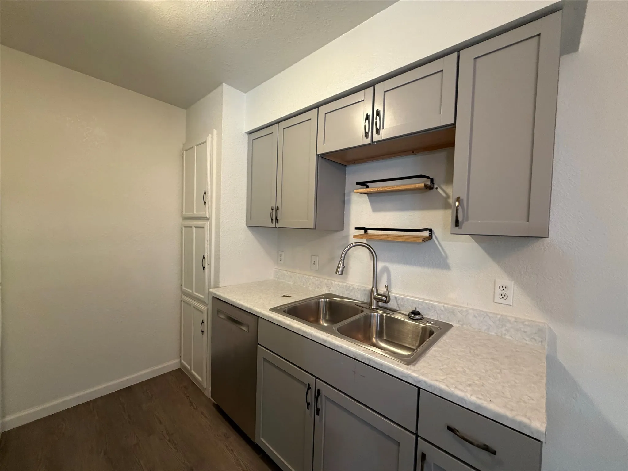 Apartment For Rent in Tarrant County , 109 Wildwood Court C, Grapevine, Texas 76051, 3 Bedroom, 2 Bathroom, Garage spaces, 1,064 Sqft, built in 1985, mls#21234115, Real Estate Agent in Grapevine, Homes For Rent in Tarrant county, Homes For Rent in Grapevine, Realtor in Grapevine Texas, Real Estate Brokerage Independent Realty Texas, Luminita Cordes Realtor