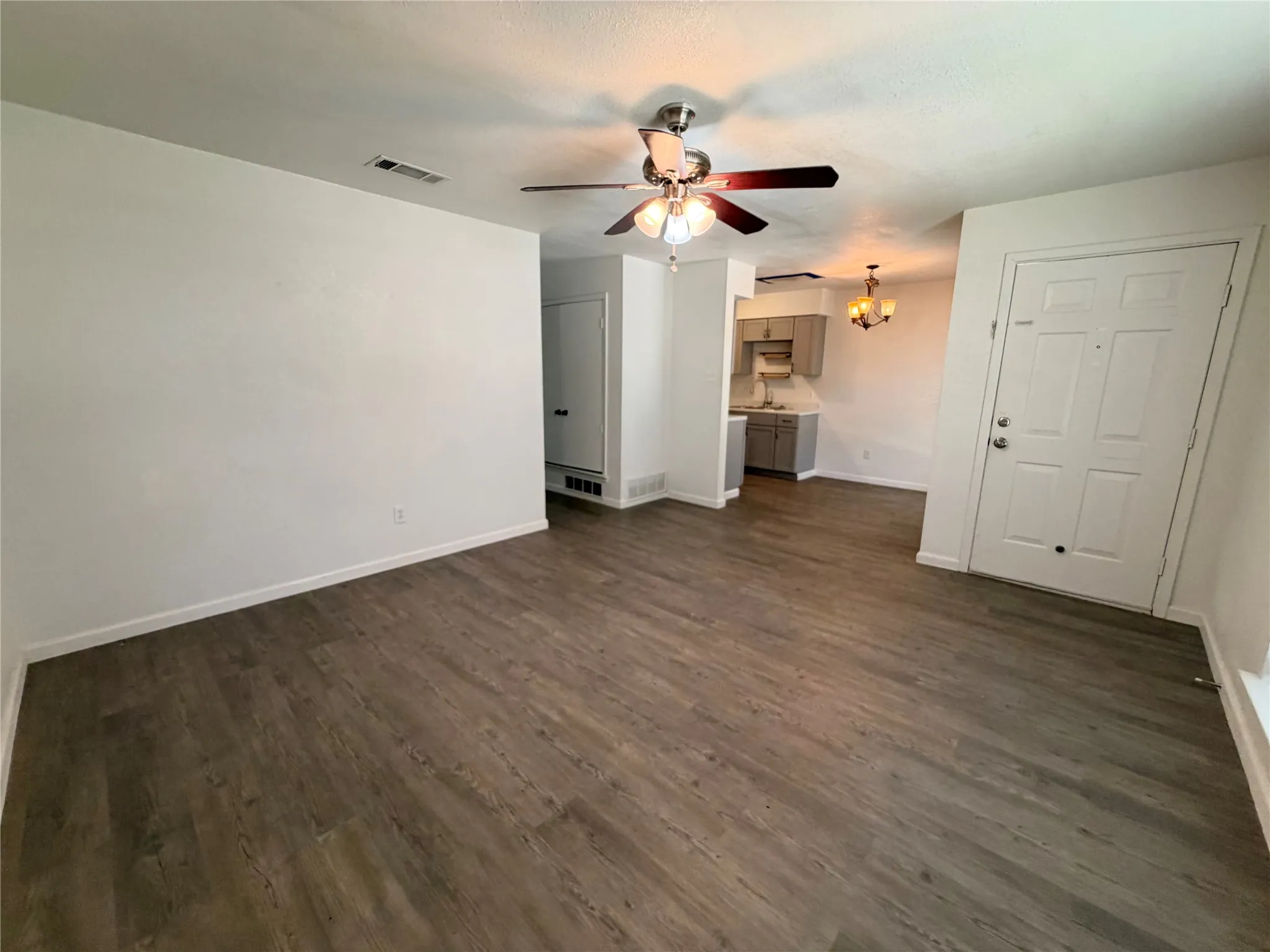 Apartment For Rent in Tarrant County , 109 Wildwood Court C, Grapevine, Texas 76051, 3 Bedroom, 2 Bathroom, Garage spaces, 1,064 Sqft, built in 1985, mls#21234115, Real Estate Agent in Grapevine, Homes For Rent in Tarrant county, Homes For Rent in Grapevine, Realtor in Grapevine Texas, Real Estate Brokerage Independent Realty Texas, Luminita Cordes Realtor