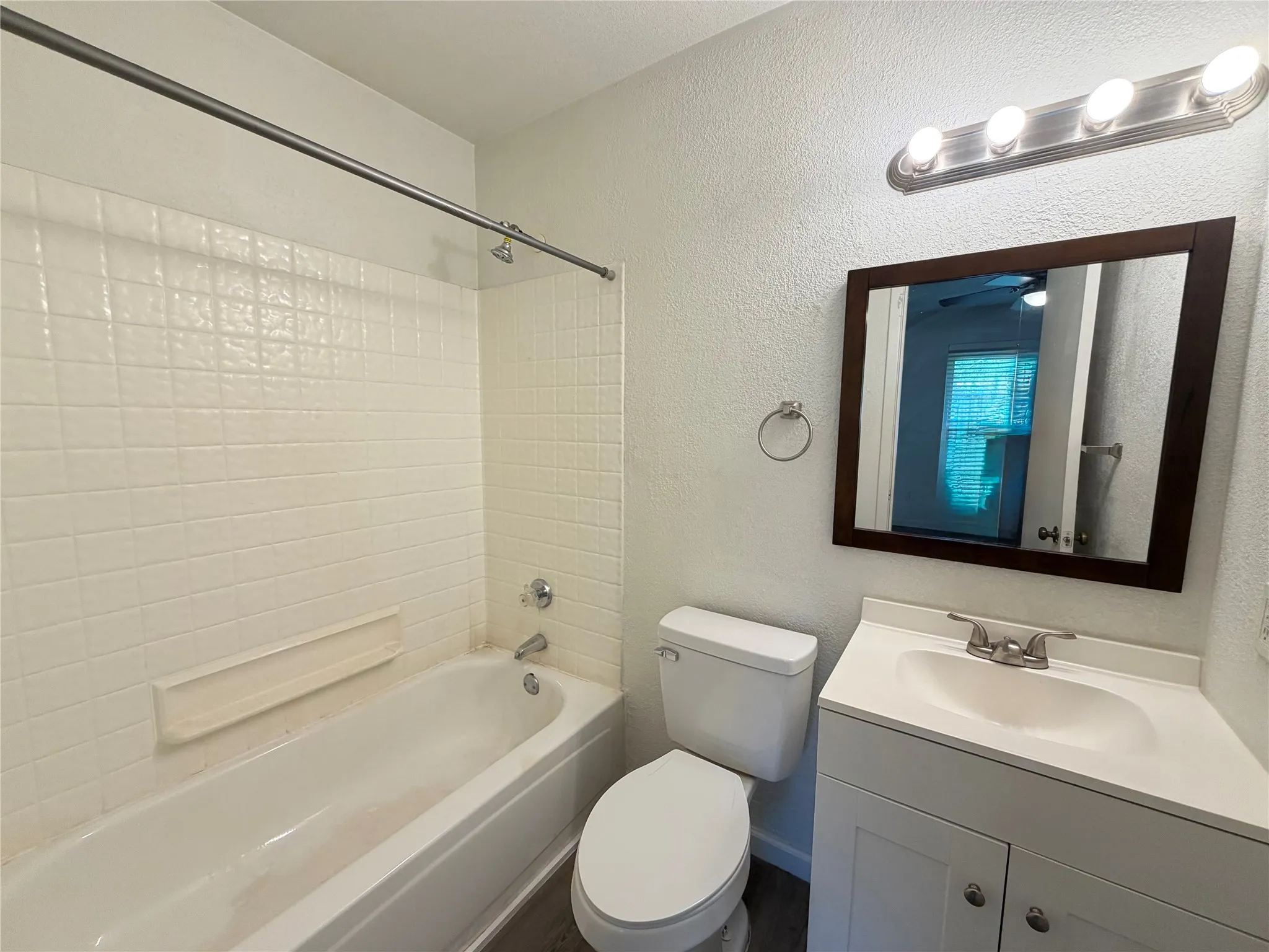 Apartment For Rent in Tarrant County , 109 Wildwood Court C, Grapevine, Texas 76051, 3 Bedroom, 2 Bathroom, Garage spaces, 1,064 Sqft, built in 1985, mls#21234115, Real Estate Agent in Grapevine, Homes For Rent in Tarrant county, Homes For Rent in Grapevine, Realtor in Grapevine Texas, Real Estate Brokerage Independent Realty Texas, Luminita Cordes Realtor
