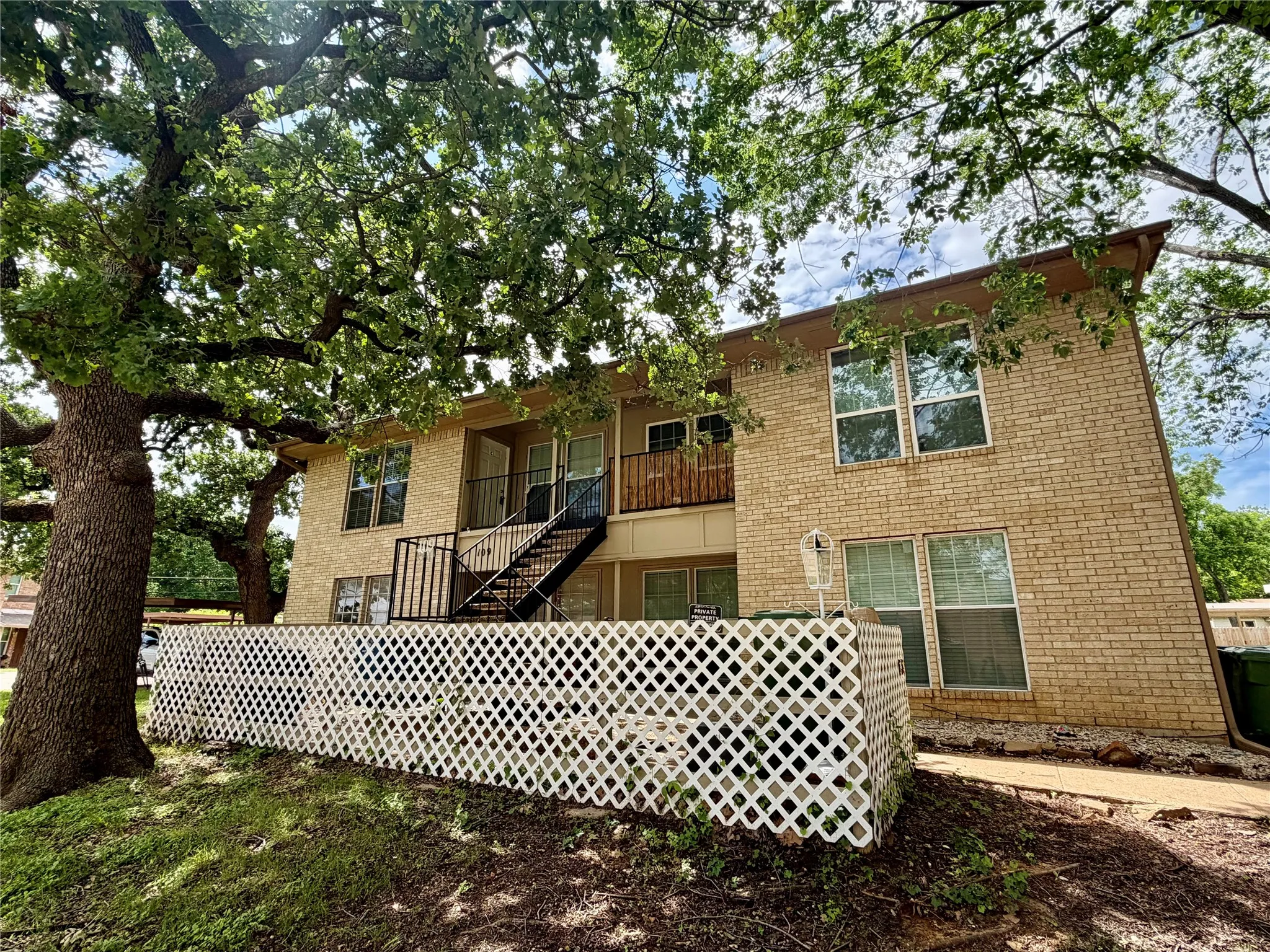 Apartment For Rent in Tarrant County , 109 Wildwood Court C, Grapevine, Texas 76051, 3 Bedroom, 2 Bathroom, Garage spaces, 1,064 Sqft, built in 1985, mls#21234115, Real Estate Agent in Grapevine, Homes For Rent in Tarrant county, Homes For Rent in Grapevine, Realtor in Grapevine Texas, Real Estate Brokerage Independent Realty Texas, Luminita Cordes Realtor