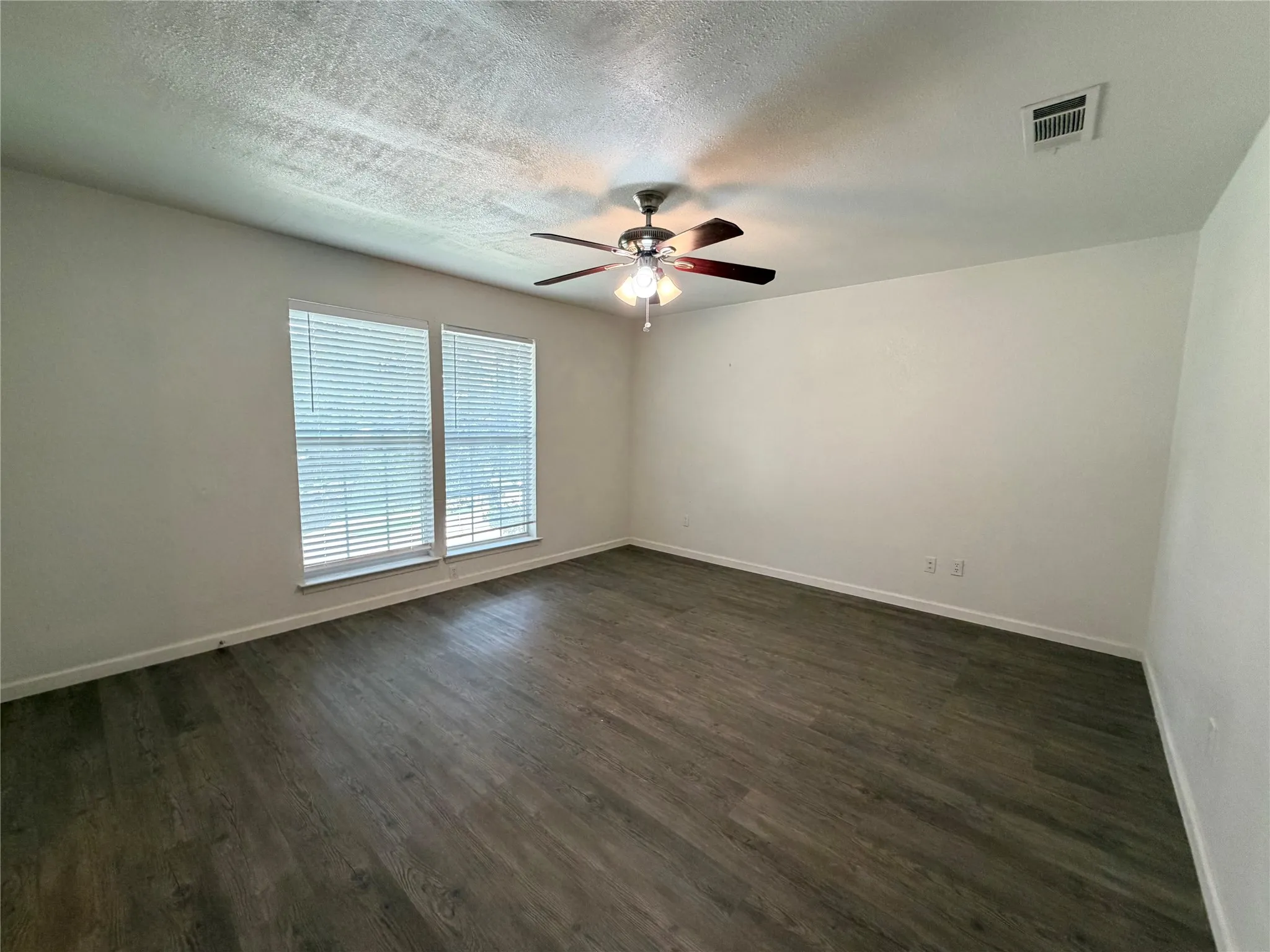 Apartment For Rent in Tarrant County , 109 Wildwood Court C, Grapevine, Texas 76051, 3 Bedroom, 2 Bathroom, Garage spaces, 1,064 Sqft, built in 1985, mls#21234115, Real Estate Agent in Grapevine, Homes For Rent in Tarrant county, Homes For Rent in Grapevine, Realtor in Grapevine Texas, Real Estate Brokerage Independent Realty Texas, Luminita Cordes Realtor