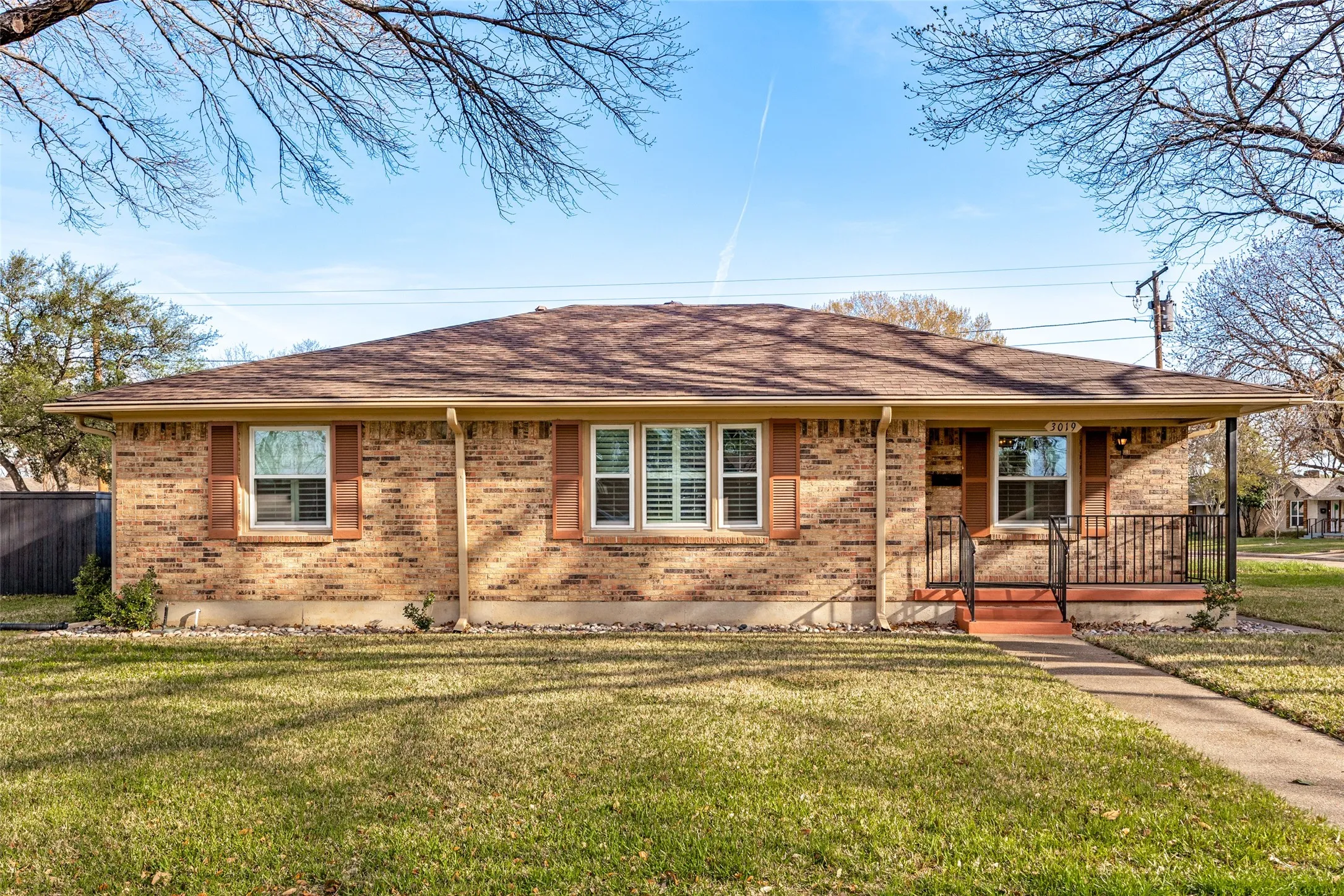 Single Family Residence For Sale in Dallas County , 3019 Sharpview Lane, Dallas, Texas 75228, 2 Bedroom, 1 Bathroom, 2 Garage spaces, 1,757 Sqft, built in 1963, Preowned, mls#21234137, Real Estate Agent in Dallas, Homes For Sale in Dallas county, Homes For Sale in Dallas, Realtor in Dallas Texas, Real Estate Brokerage Independent Realty Texas, Luminita Cordes Realtor