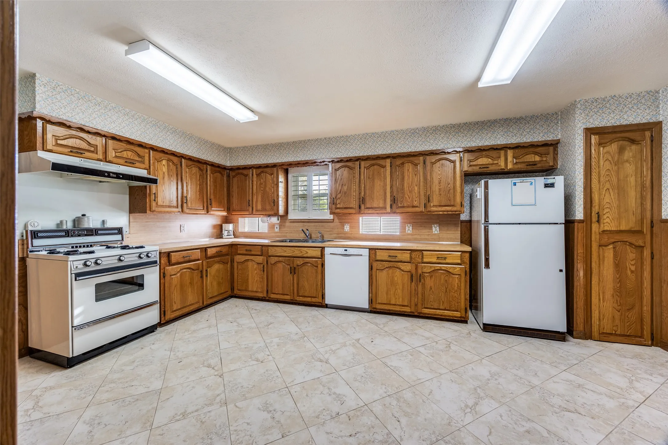 Single Family Residence For Sale in Dallas County , 3019 Sharpview Lane, Dallas, Texas 75228, 2 Bedroom, 1 Bathroom, 2 Garage spaces, 1,757 Sqft, built in 1963, Preowned, mls#21234137, Real Estate Agent in Dallas, Homes For Sale in Dallas county, Homes For Sale in Dallas, Realtor in Dallas Texas, Real Estate Brokerage Independent Realty Texas, Luminita Cordes Realtor