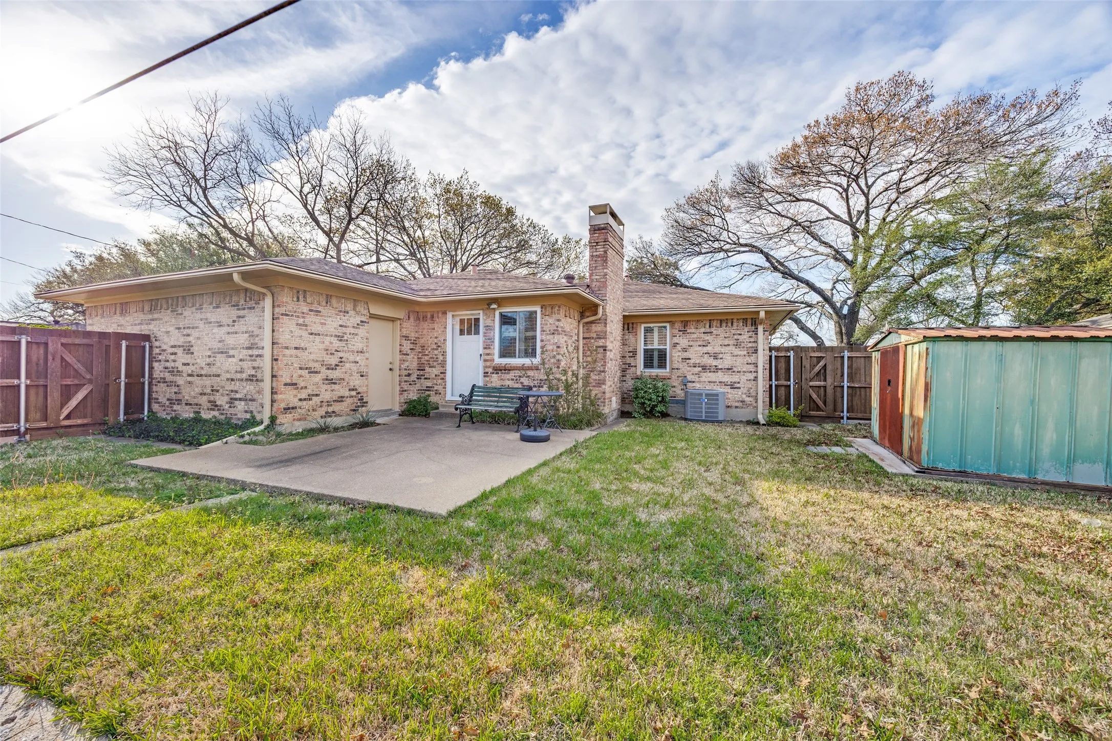 Single Family Residence For Sale in Dallas County , 3019 Sharpview Lane, Dallas, Texas 75228, 2 Bedroom, 1 Bathroom, 2 Garage spaces, 1,757 Sqft, built in 1963, Preowned, mls#21234137, Real Estate Agent in Dallas, Homes For Sale in Dallas county, Homes For Sale in Dallas, Realtor in Dallas Texas, Real Estate Brokerage Independent Realty Texas, Luminita Cordes Realtor