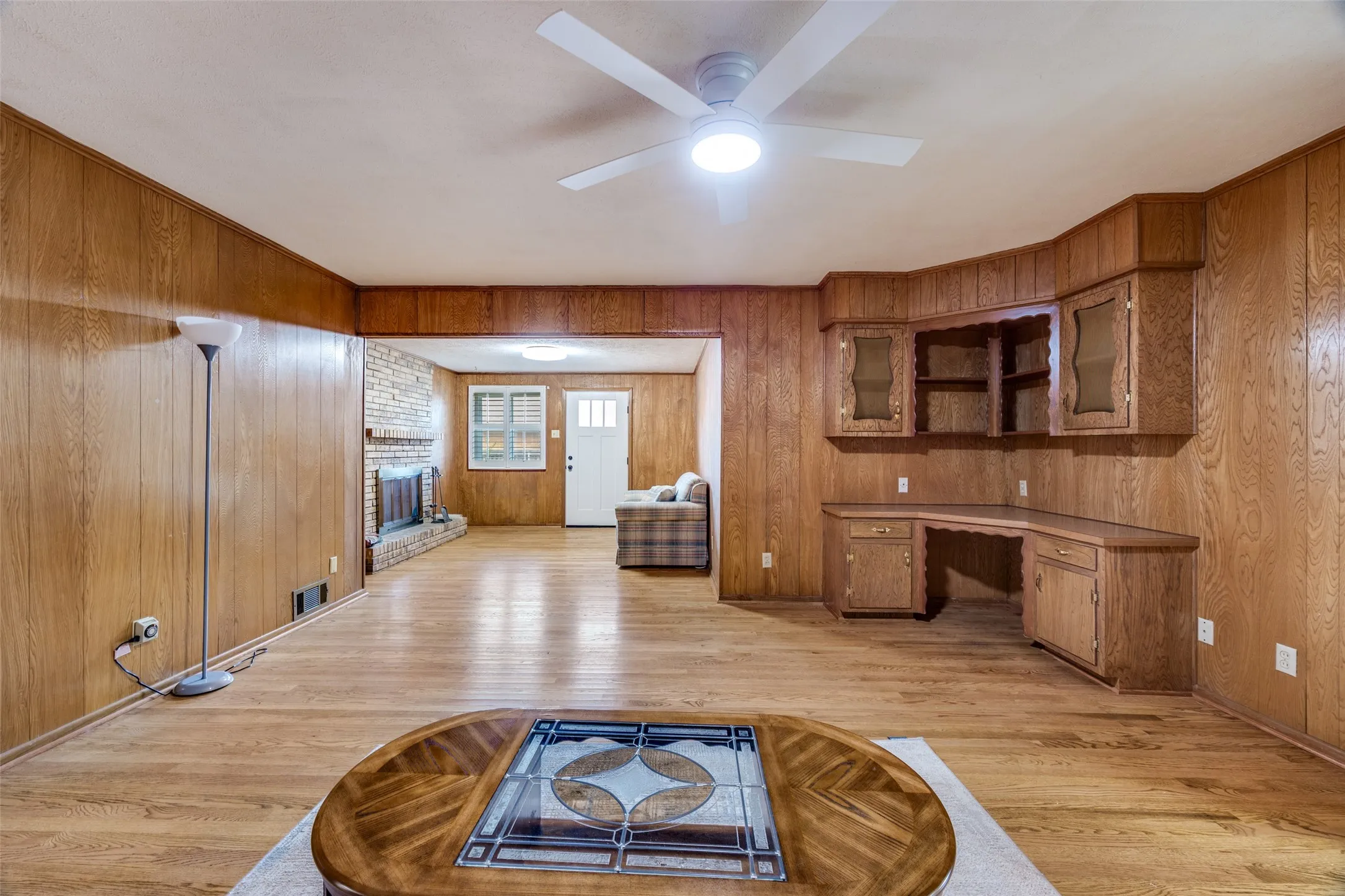 Single Family Residence For Sale in Dallas County , 3019 Sharpview Lane, Dallas, Texas 75228, 2 Bedroom, 1 Bathroom, 2 Garage spaces, 1,757 Sqft, built in 1963, Preowned, mls#21234137, Real Estate Agent in Dallas, Homes For Sale in Dallas county, Homes For Sale in Dallas, Realtor in Dallas Texas, Real Estate Brokerage Independent Realty Texas, Luminita Cordes Realtor