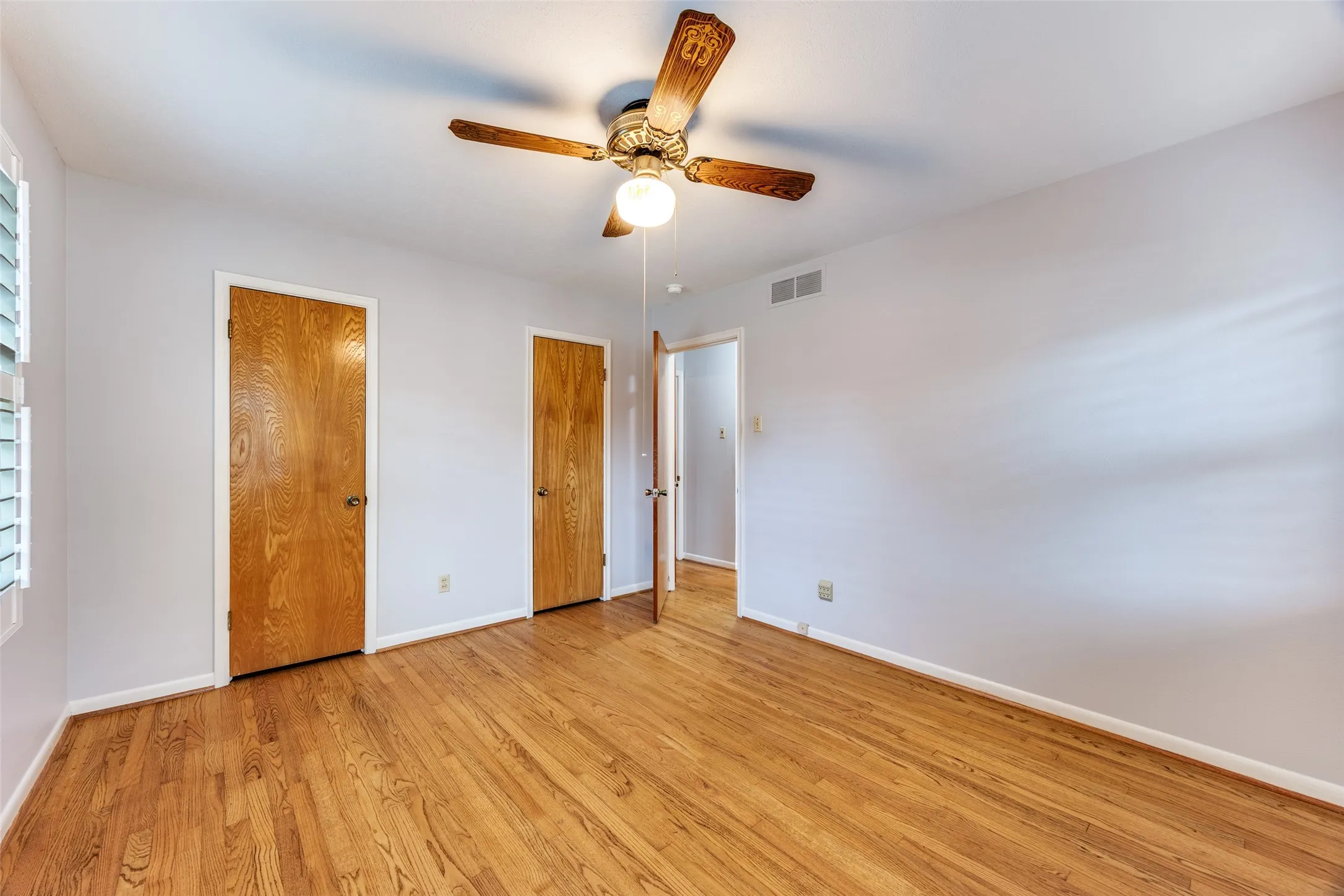 Single Family Residence For Sale in Dallas County , 3019 Sharpview Lane, Dallas, Texas 75228, 2 Bedroom, 1 Bathroom, 2 Garage spaces, 1,757 Sqft, built in 1963, Preowned, mls#21234137, Real Estate Agent in Dallas, Homes For Sale in Dallas county, Homes For Sale in Dallas, Realtor in Dallas Texas, Real Estate Brokerage Independent Realty Texas, Luminita Cordes Realtor
