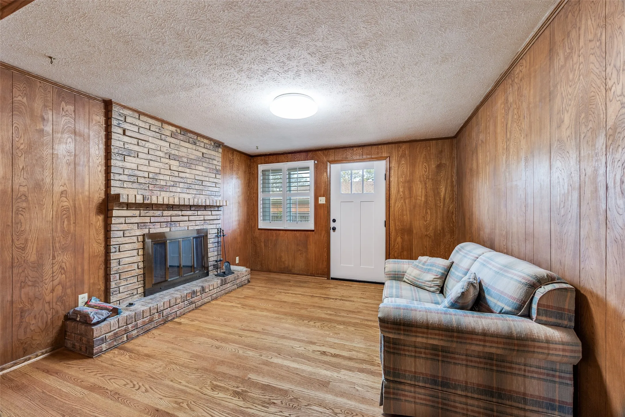 Single Family Residence For Sale in Dallas County , 3019 Sharpview Lane, Dallas, Texas 75228, 2 Bedroom, 1 Bathroom, 2 Garage spaces, 1,757 Sqft, built in 1963, Preowned, mls#21234137, Real Estate Agent in Dallas, Homes For Sale in Dallas county, Homes For Sale in Dallas, Realtor in Dallas Texas, Real Estate Brokerage Independent Realty Texas, Luminita Cordes Realtor