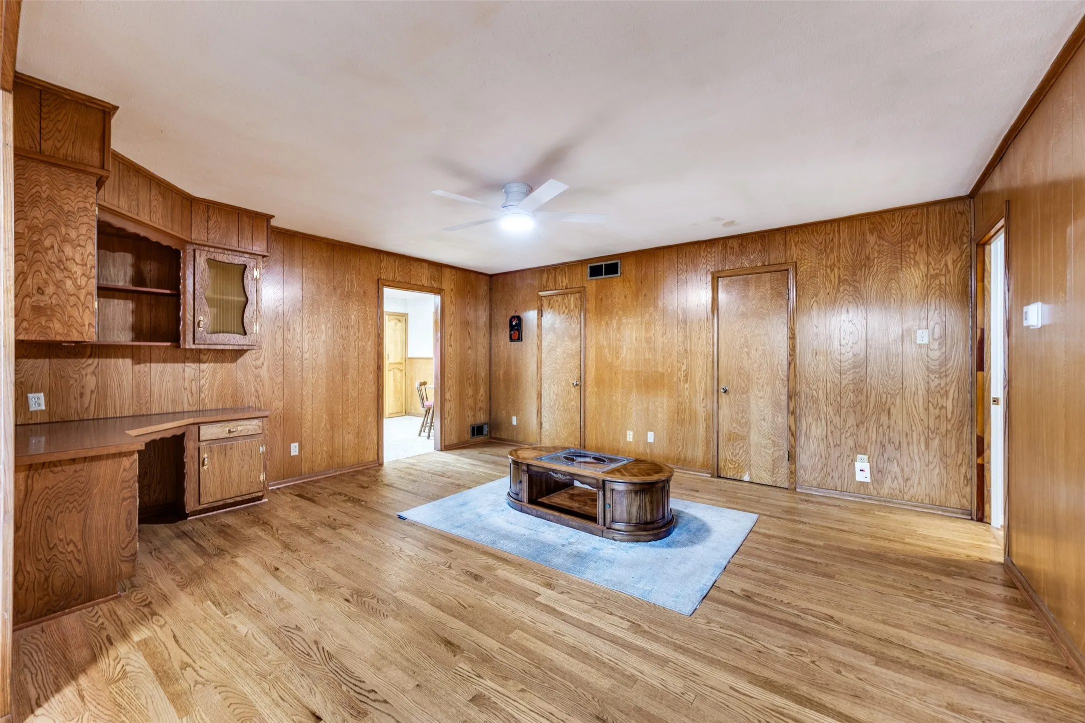 Single Family Residence For Sale in Dallas County , 3019 Sharpview Lane, Dallas, Texas 75228, 2 Bedroom, 1 Bathroom, 2 Garage spaces, 1,757 Sqft, built in 1963, Preowned, mls#21234137, Real Estate Agent in Dallas, Homes For Sale in Dallas county, Homes For Sale in Dallas, Realtor in Dallas Texas, Real Estate Brokerage Independent Realty Texas, Luminita Cordes Realtor