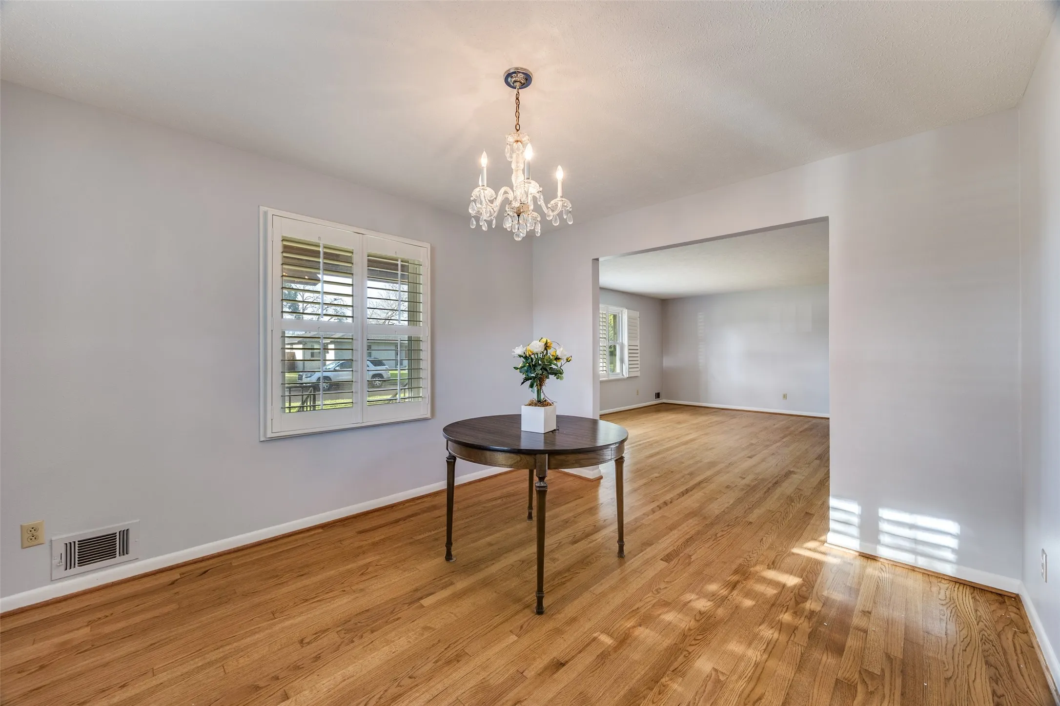 Single Family Residence For Sale in Dallas County , 3019 Sharpview Lane, Dallas, Texas 75228, 2 Bedroom, 1 Bathroom, 2 Garage spaces, 1,757 Sqft, built in 1963, Preowned, mls#21234137, Real Estate Agent in Dallas, Homes For Sale in Dallas county, Homes For Sale in Dallas, Realtor in Dallas Texas, Real Estate Brokerage Independent Realty Texas, Luminita Cordes Realtor