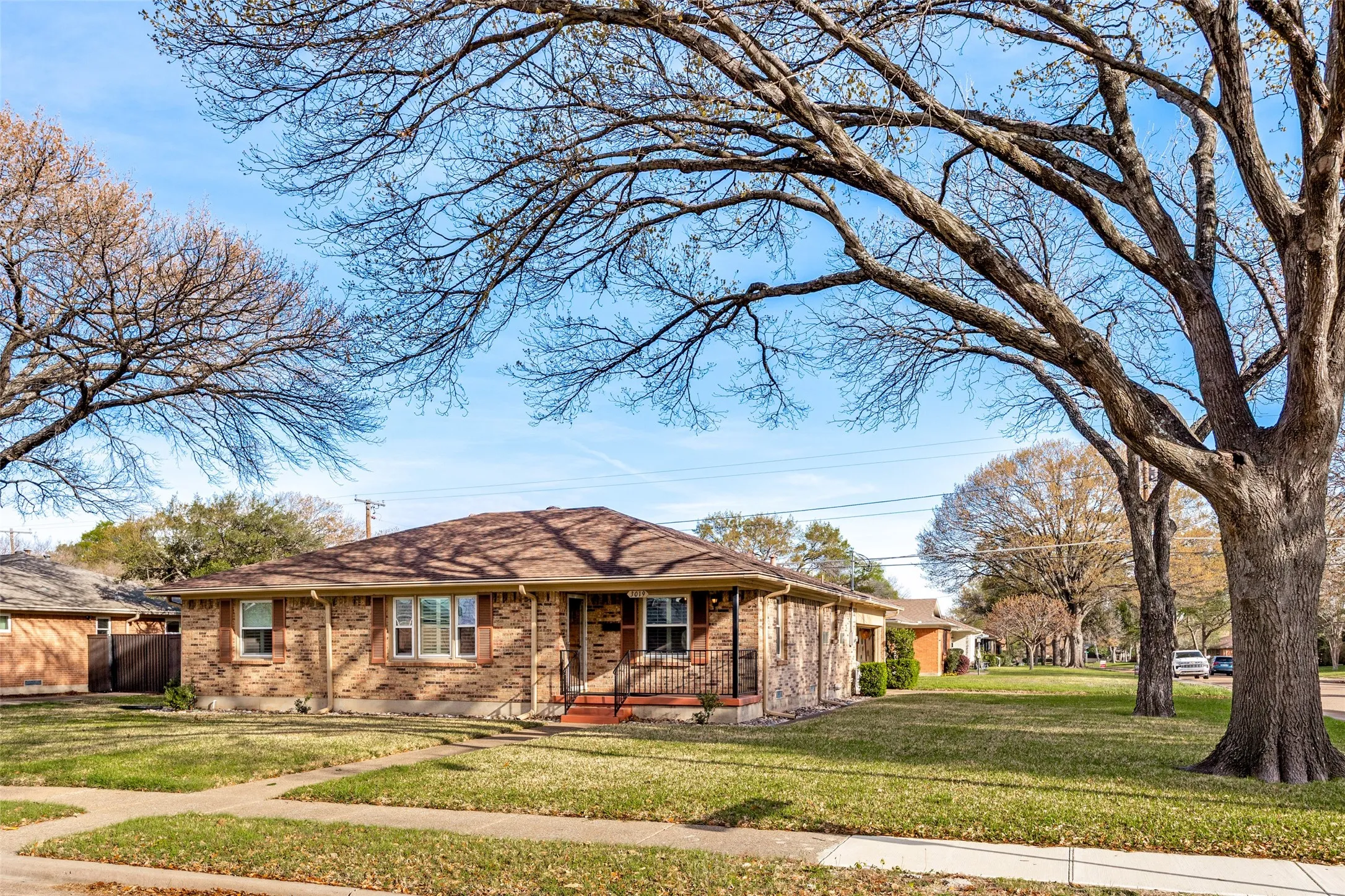 Single Family Residence For Sale in Dallas County , 3019 Sharpview Lane, Dallas, Texas 75228, 2 Bedroom, 1 Bathroom, 2 Garage spaces, 1,757 Sqft, built in 1963, Preowned, mls#21234137, Real Estate Agent in Dallas, Homes For Sale in Dallas county, Homes For Sale in Dallas, Realtor in Dallas Texas, Real Estate Brokerage Independent Realty Texas, Luminita Cordes Realtor