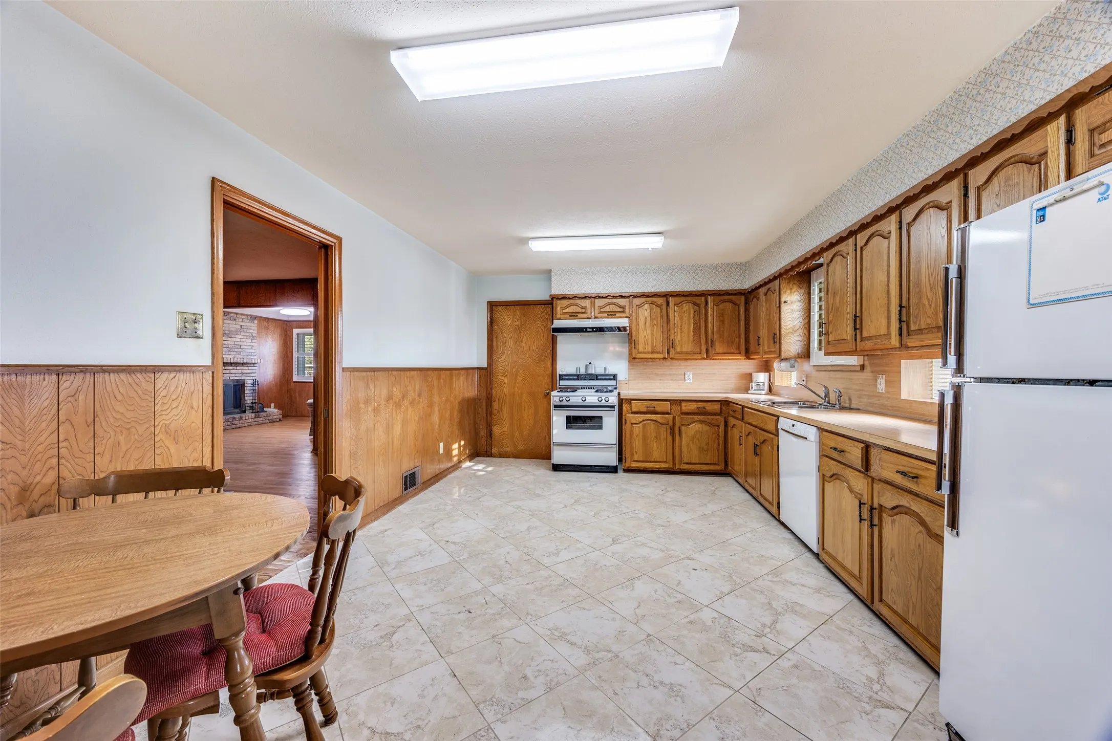 Single Family Residence For Sale in Dallas County , 3019 Sharpview Lane, Dallas, Texas 75228, 2 Bedroom, 1 Bathroom, 2 Garage spaces, 1,757 Sqft, built in 1963, Preowned, mls#21234137, Real Estate Agent in Dallas, Homes For Sale in Dallas county, Homes For Sale in Dallas, Realtor in Dallas Texas, Real Estate Brokerage Independent Realty Texas, Luminita Cordes Realtor