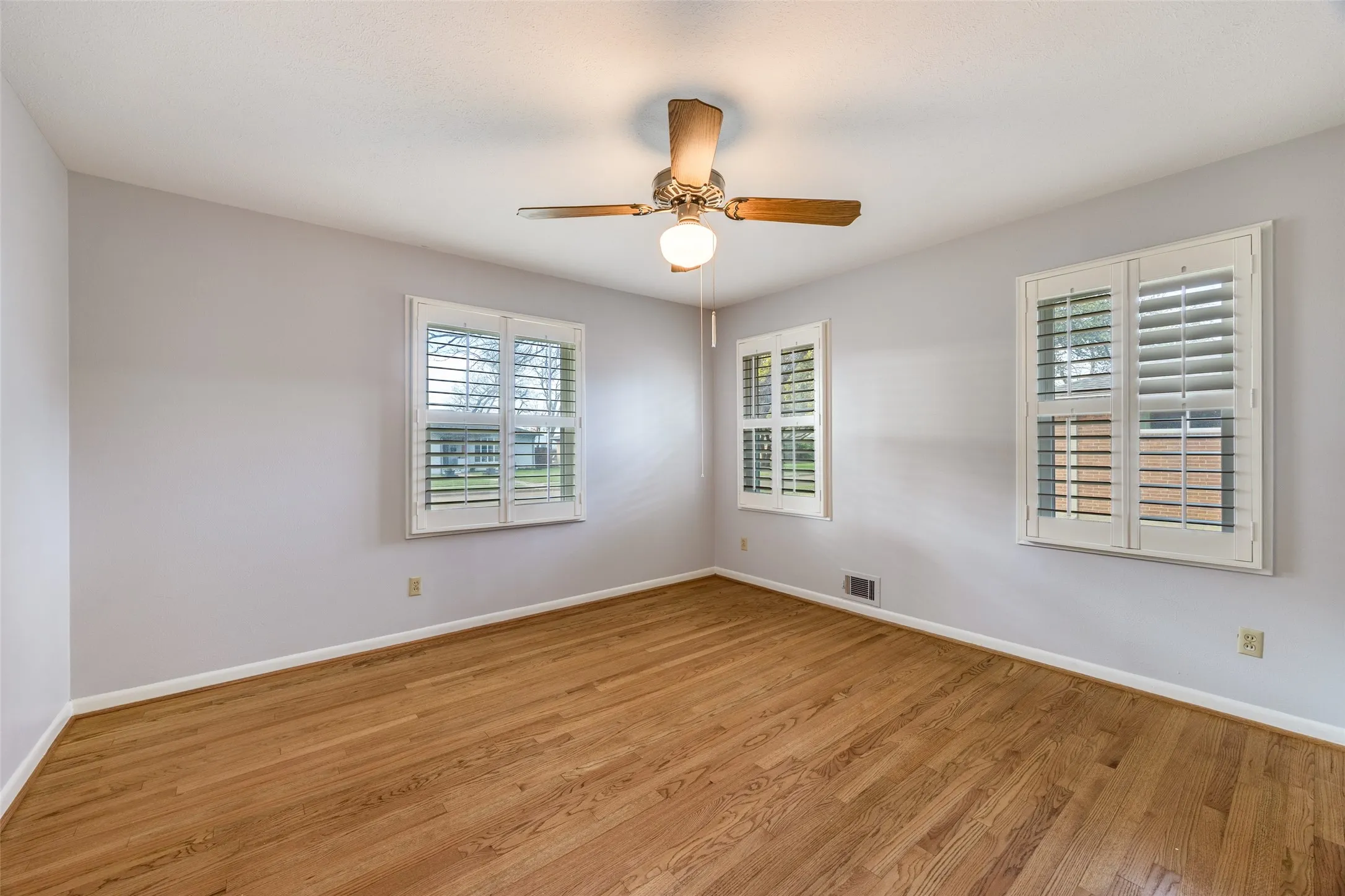 Single Family Residence For Sale in Dallas County , 3019 Sharpview Lane, Dallas, Texas 75228, 2 Bedroom, 1 Bathroom, 2 Garage spaces, 1,757 Sqft, built in 1963, Preowned, mls#21234137, Real Estate Agent in Dallas, Homes For Sale in Dallas county, Homes For Sale in Dallas, Realtor in Dallas Texas, Real Estate Brokerage Independent Realty Texas, Luminita Cordes Realtor