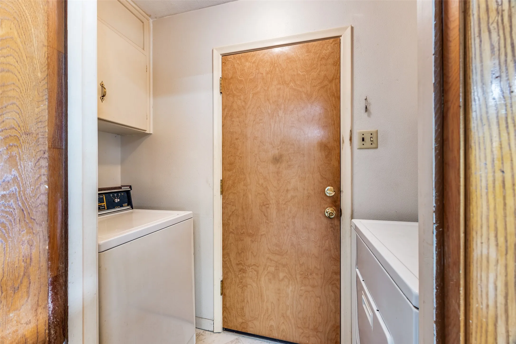 Single Family Residence For Sale in Dallas County , 3019 Sharpview Lane, Dallas, Texas 75228, 2 Bedroom, 1 Bathroom, 2 Garage spaces, 1,757 Sqft, built in 1963, Preowned, mls#21234137, Real Estate Agent in Dallas, Homes For Sale in Dallas county, Homes For Sale in Dallas, Realtor in Dallas Texas, Real Estate Brokerage Independent Realty Texas, Luminita Cordes Realtor