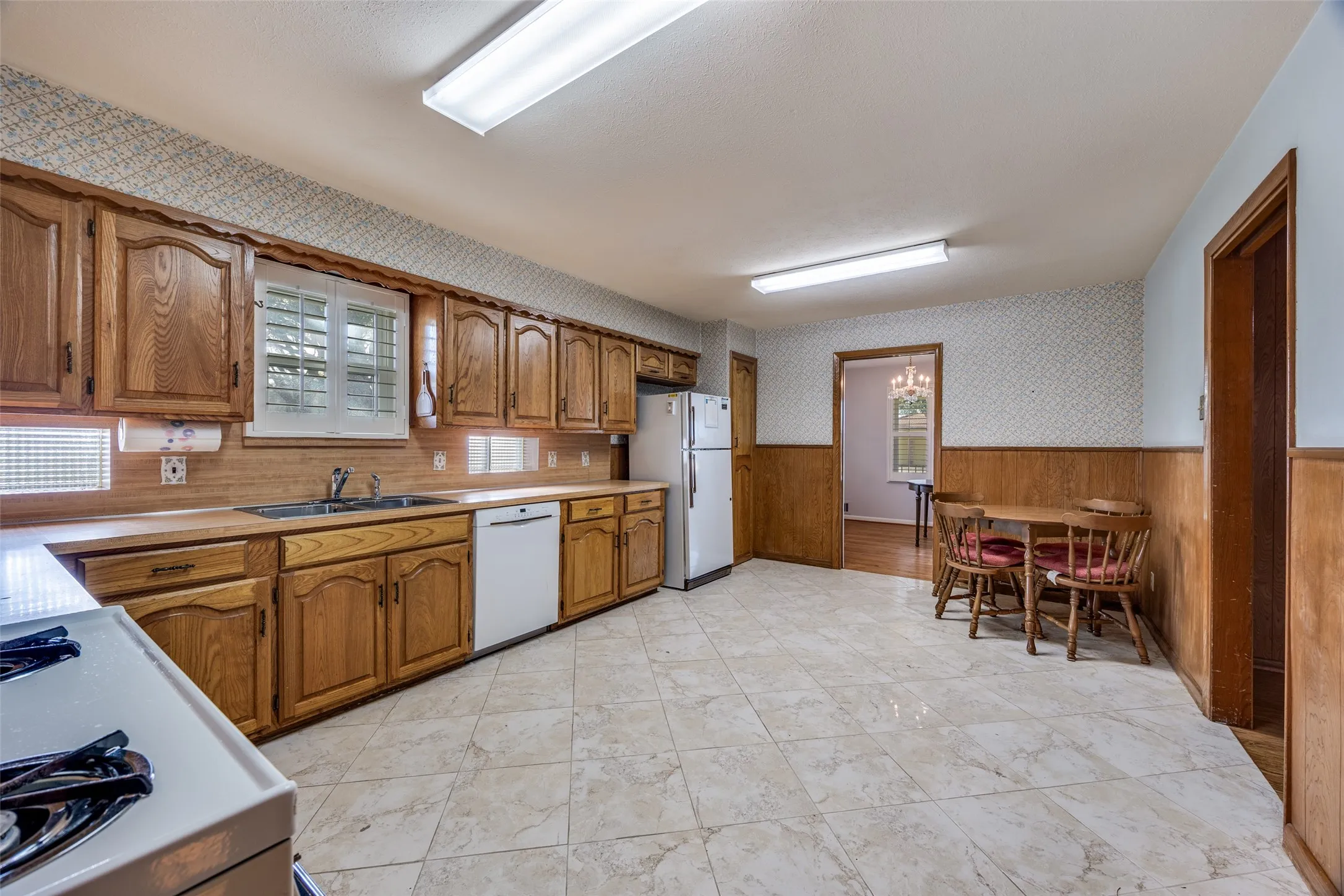 Single Family Residence For Sale in Dallas County , 3019 Sharpview Lane, Dallas, Texas 75228, 2 Bedroom, 1 Bathroom, 2 Garage spaces, 1,757 Sqft, built in 1963, Preowned, mls#21234137, Real Estate Agent in Dallas, Homes For Sale in Dallas county, Homes For Sale in Dallas, Realtor in Dallas Texas, Real Estate Brokerage Independent Realty Texas, Luminita Cordes Realtor