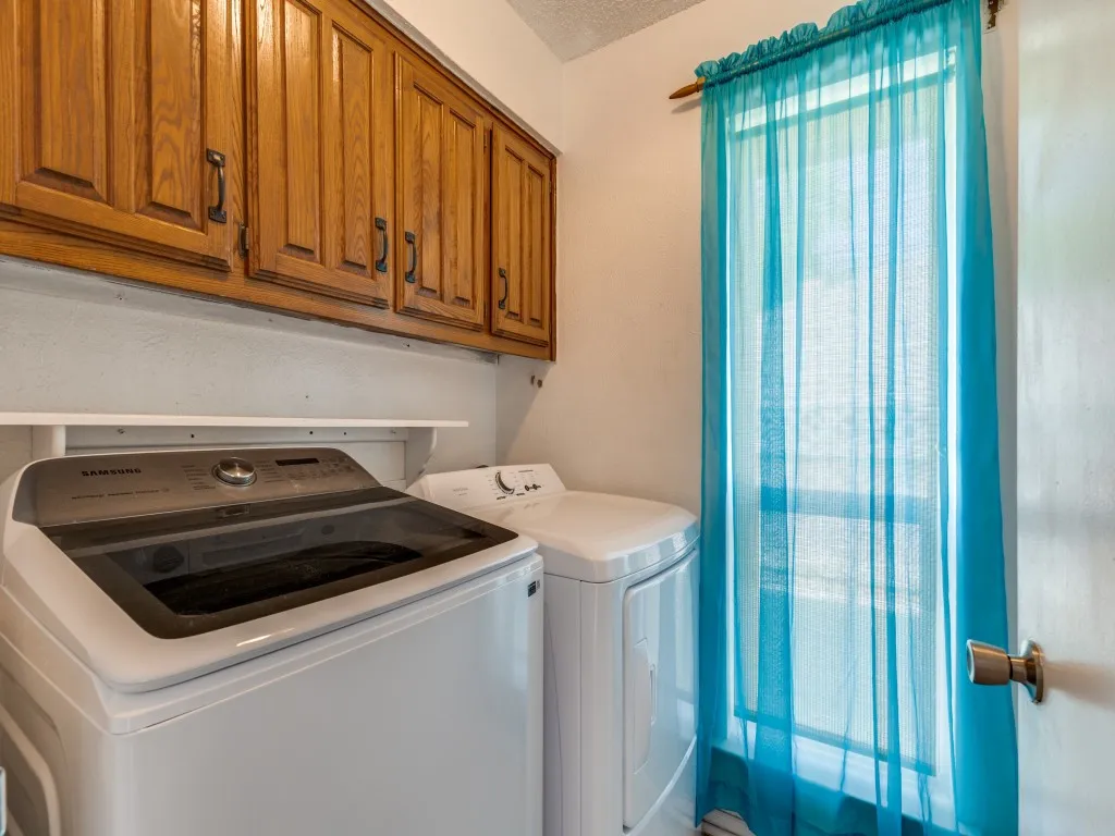 Single Family Residence For Sale in Denton County , 1608 Mayflower Drive, Carrollton, Texas 75007, 3 Bedrooms, 2 Bathrooms, 2 Garage spaces, 1,644 Sqft, built in 1983, Price $399,000, mls#21234118, Real Estate Agent in Carrollton, Homes For Sale in Denton county, Homes For Sale in Carrollton, Realtor in Carrollton Texas, Real Estate Brokerage Independent Realty Texas, Luminita Cordes Realtor