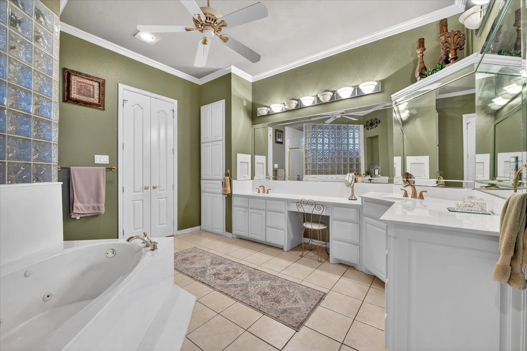 Single Family Residence For Sale in Tarrant County , 1812 Willow Springs Court, Haslet, Texas 76052, 4 Bedroom, 5 Bathroom, 3 Garage spaces, 4,610 Sqft, built in 2001, Preowned, Price $950,000, mls#21234066, Real Estate Agent in Haslet, Homes For Sale in Tarrant county, Homes For Sale in Haslet, Realtor in Haslet Texas, Real Estate Brokerage Independent Realty Texas, Luminita Cordes Realtor