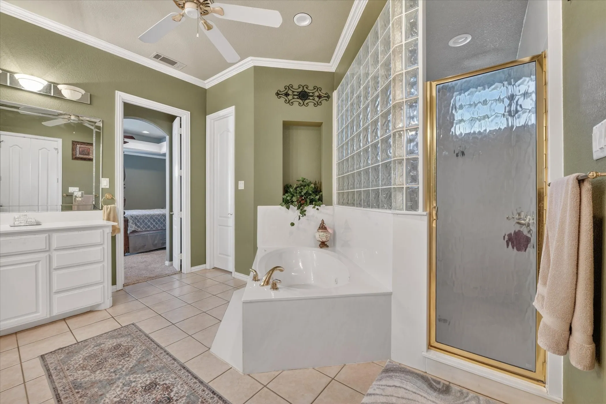 Single Family Residence For Sale in Tarrant County , 1812 Willow Springs Court, Haslet, Texas 76052, 4 Bedroom, 5 Bathroom, 3 Garage spaces, 4,610 Sqft, built in 2001, Preowned, Price $950,000, mls#21234066, Real Estate Agent in Haslet, Homes For Sale in Tarrant county, Homes For Sale in Haslet, Realtor in Haslet Texas, Real Estate Brokerage Independent Realty Texas, Luminita Cordes Realtor