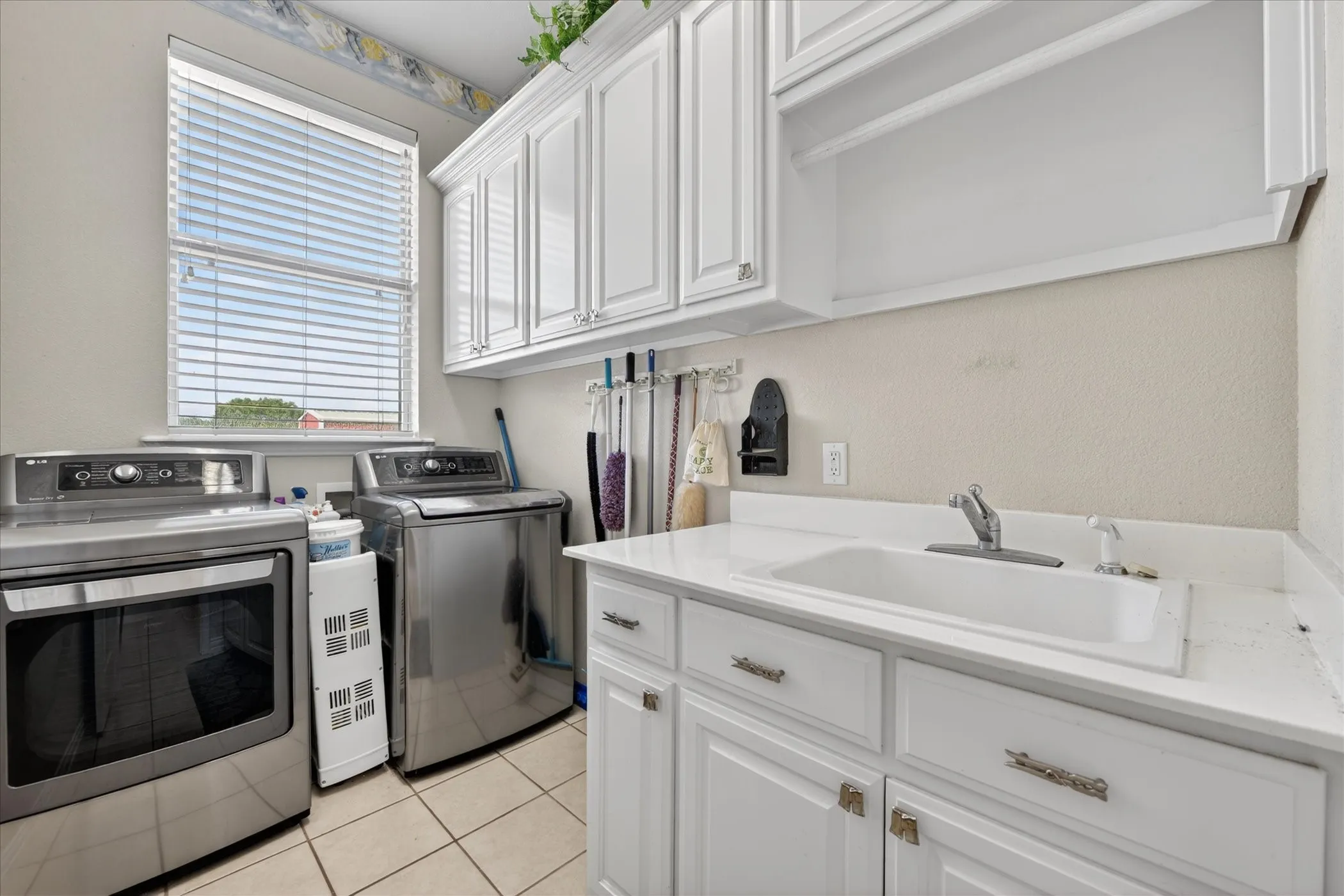 Single Family Residence For Sale in Tarrant County , 1812 Willow Springs Court, Haslet, Texas 76052, 4 Bedroom, 5 Bathroom, 3 Garage spaces, 4,610 Sqft, built in 2001, Preowned, Price $950,000, mls#21234066, Real Estate Agent in Haslet, Homes For Sale in Tarrant county, Homes For Sale in Haslet, Realtor in Haslet Texas, Real Estate Brokerage Independent Realty Texas, Luminita Cordes Realtor