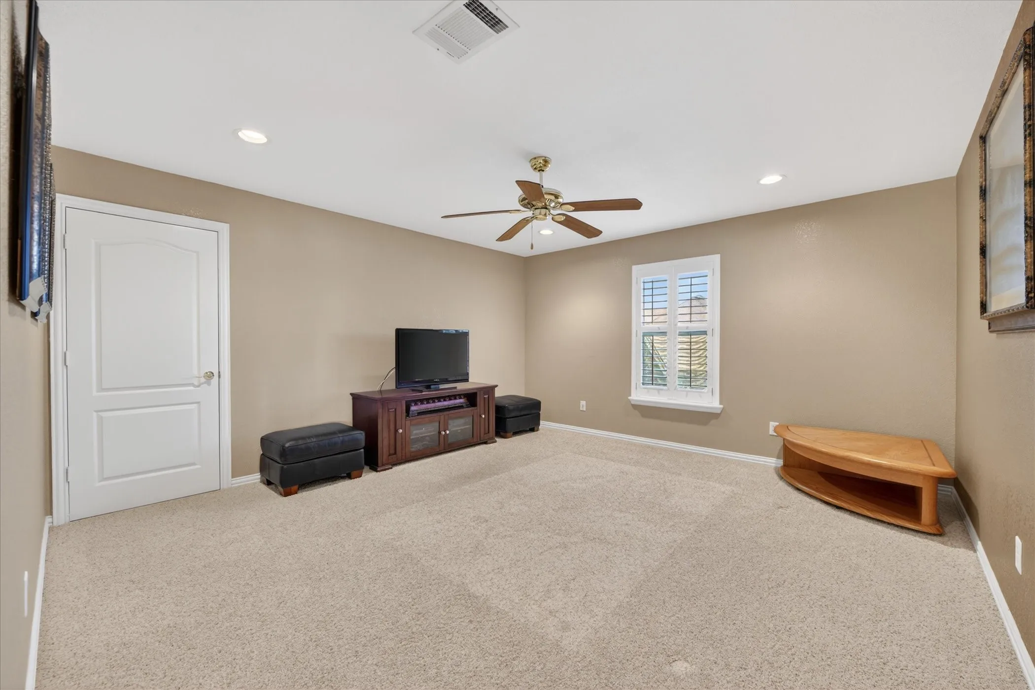Single Family Residence For Sale in Tarrant County , 1812 Willow Springs Court, Haslet, Texas 76052, 4 Bedroom, 5 Bathroom, 3 Garage spaces, 4,610 Sqft, built in 2001, Preowned, Price $950,000, mls#21234066, Real Estate Agent in Haslet, Homes For Sale in Tarrant county, Homes For Sale in Haslet, Realtor in Haslet Texas, Real Estate Brokerage Independent Realty Texas, Luminita Cordes Realtor
