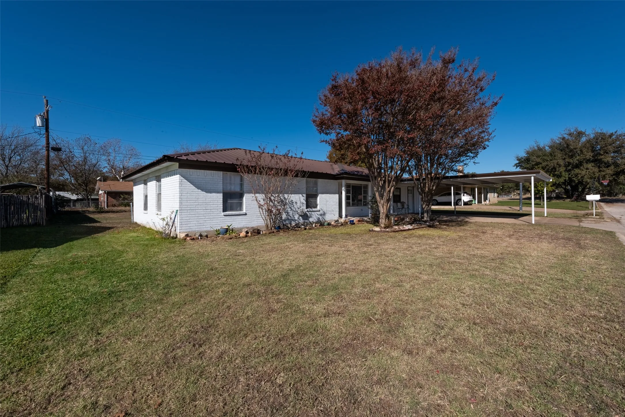 Single Family Residence For Sale in Hamilton County , 403 Sherry Lee Lane, Hamilton, Texas 76531, 3 Bedroom, 2 Bathroom, Garage spaces, 1,682 Sqft, built in 1978, Preowned, Price $229,000, mls#21233852, Real Estate Agent in Hamilton, Homes For Sale in Hamilton county, Homes For Sale in Hamilton, Realtor in Hamilton Texas, Real Estate Brokerage Independent Realty Texas, Luminita Cordes Realtor