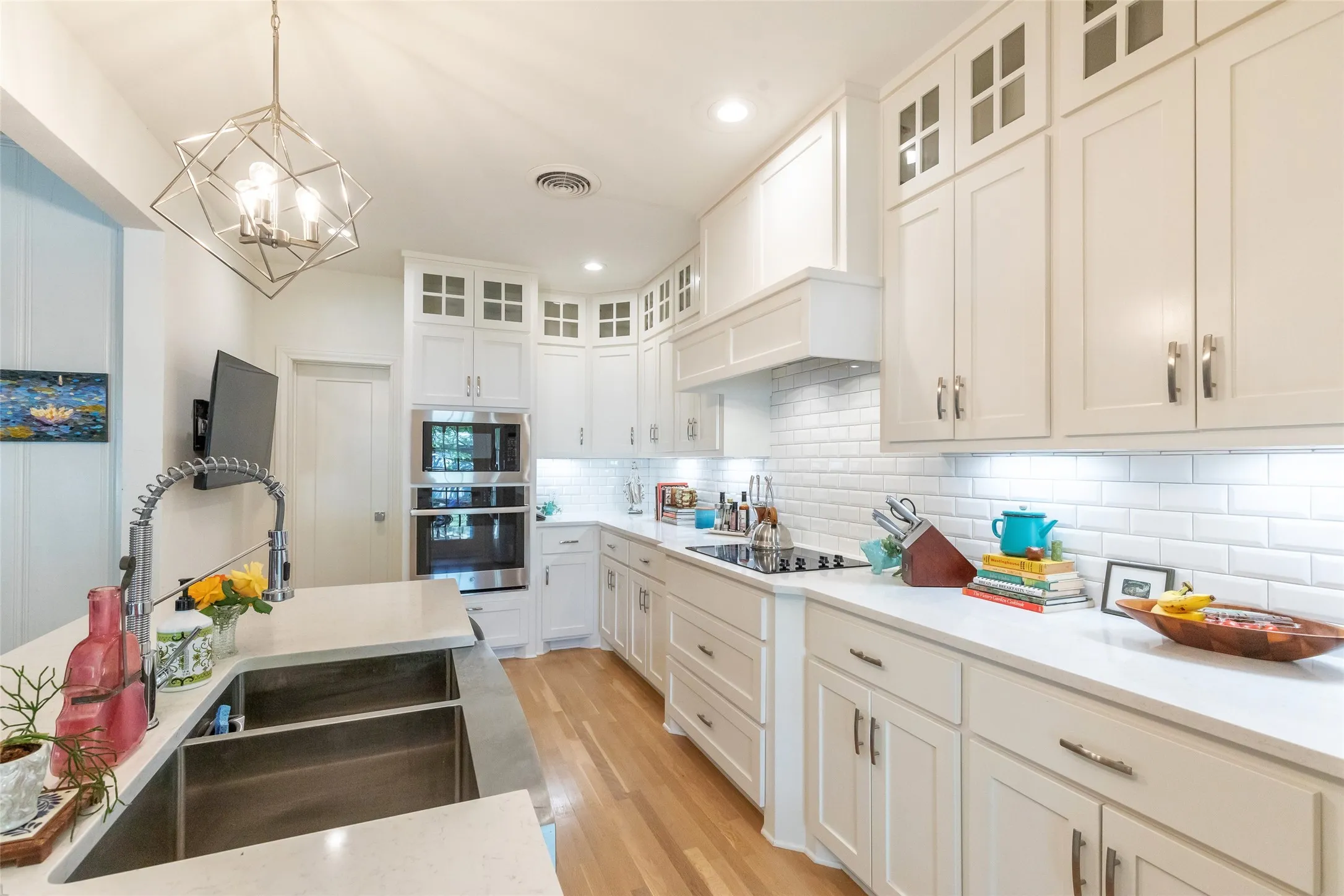 Single Family Residence For Sale in Taylor County , 1182 Glenwood Drive, Abilene, Texas 79605, 3 Bedroom, 2 Bathroom, Garage spaces, 2,092 Sqft, built in 1941, Preowned, mls#21233847, Real Estate Agent in Abilene, Homes For Sale in Taylor county, Homes For Sale in Abilene, Realtor in Abilene Texas, Real Estate Brokerage Independent Realty Texas, Luminita Cordes Realtor