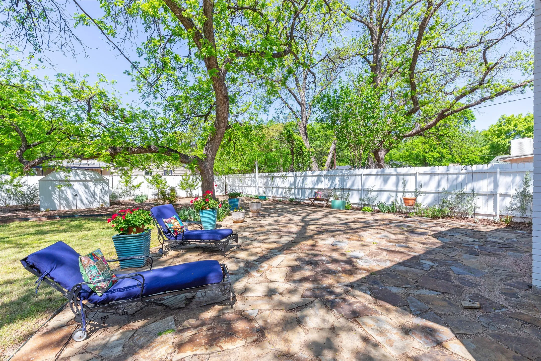 Single Family Residence For Sale in Taylor County , 1182 Glenwood Drive, Abilene, Texas 79605, 3 Bedroom, 2 Bathroom, Garage spaces, 2,092 Sqft, built in 1941, Preowned, mls#21233847, Real Estate Agent in Abilene, Homes For Sale in Taylor county, Homes For Sale in Abilene, Realtor in Abilene Texas, Real Estate Brokerage Independent Realty Texas, Luminita Cordes Realtor