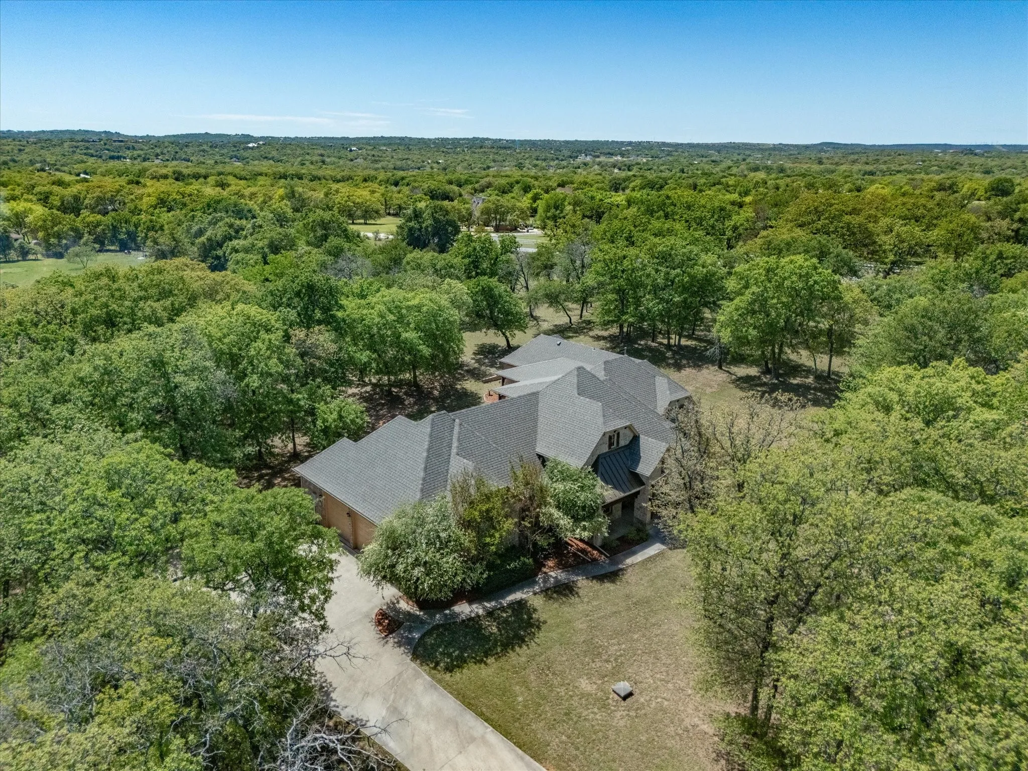 Single Family Residence For Sale in Parker County , 104 Lariat Court, Azle, Texas 76020, 4 Bedroom, 3 Bathroom, 3 Garage spaces, 3,469 Sqft, built in 2007, Preowned, mls#21232281, Real Estate Agent in Azle, Homes For Sale in Parker county, Homes For Sale in Azle, Realtor in Azle Texas, Real Estate Brokerage Independent Realty Texas, Luminita Cordes Realtor